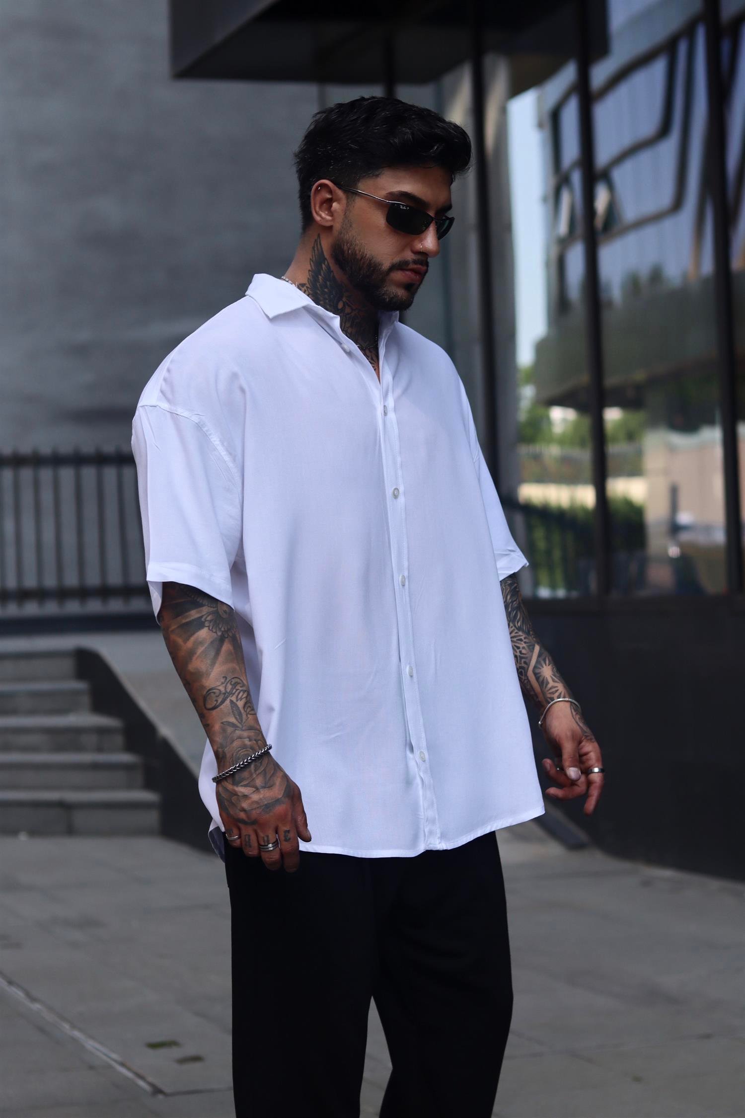 Basic oversize beyaz gömlek