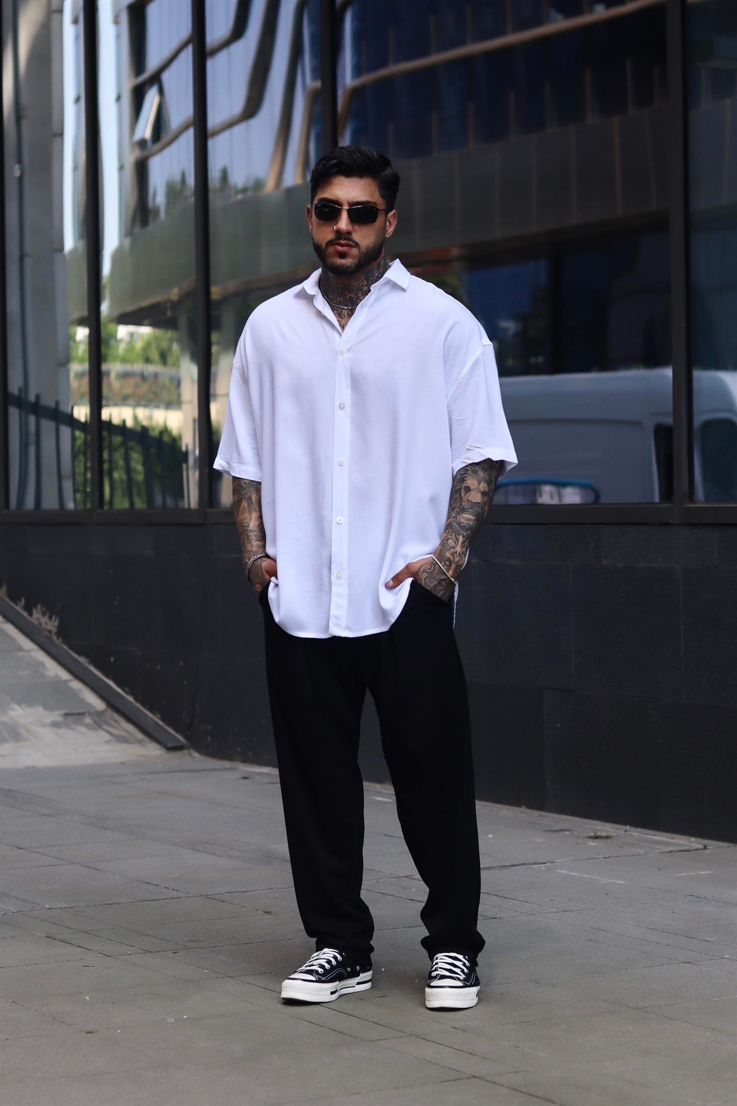 Basic oversize beyaz gömlek