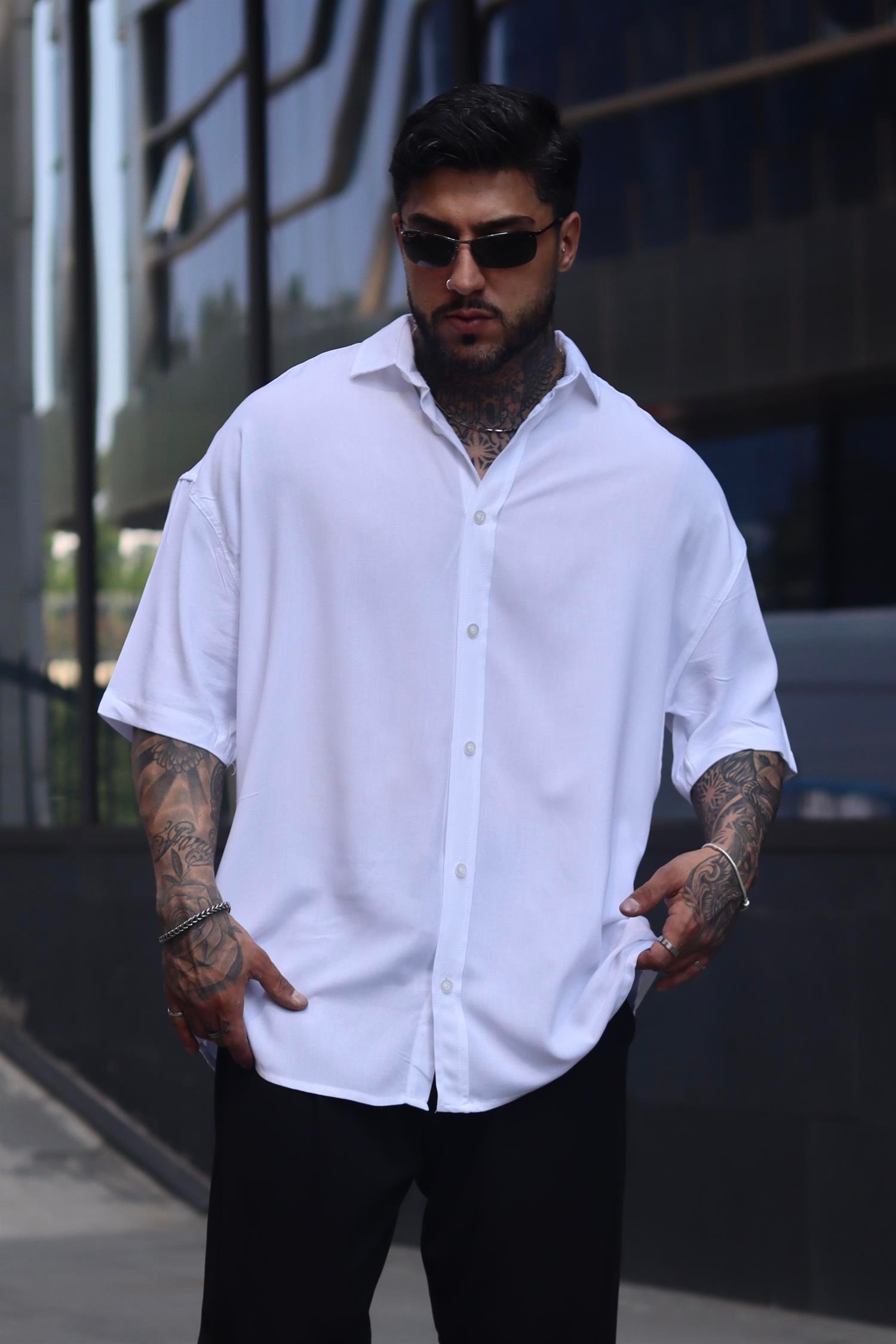 Basic oversize beyaz gömlek