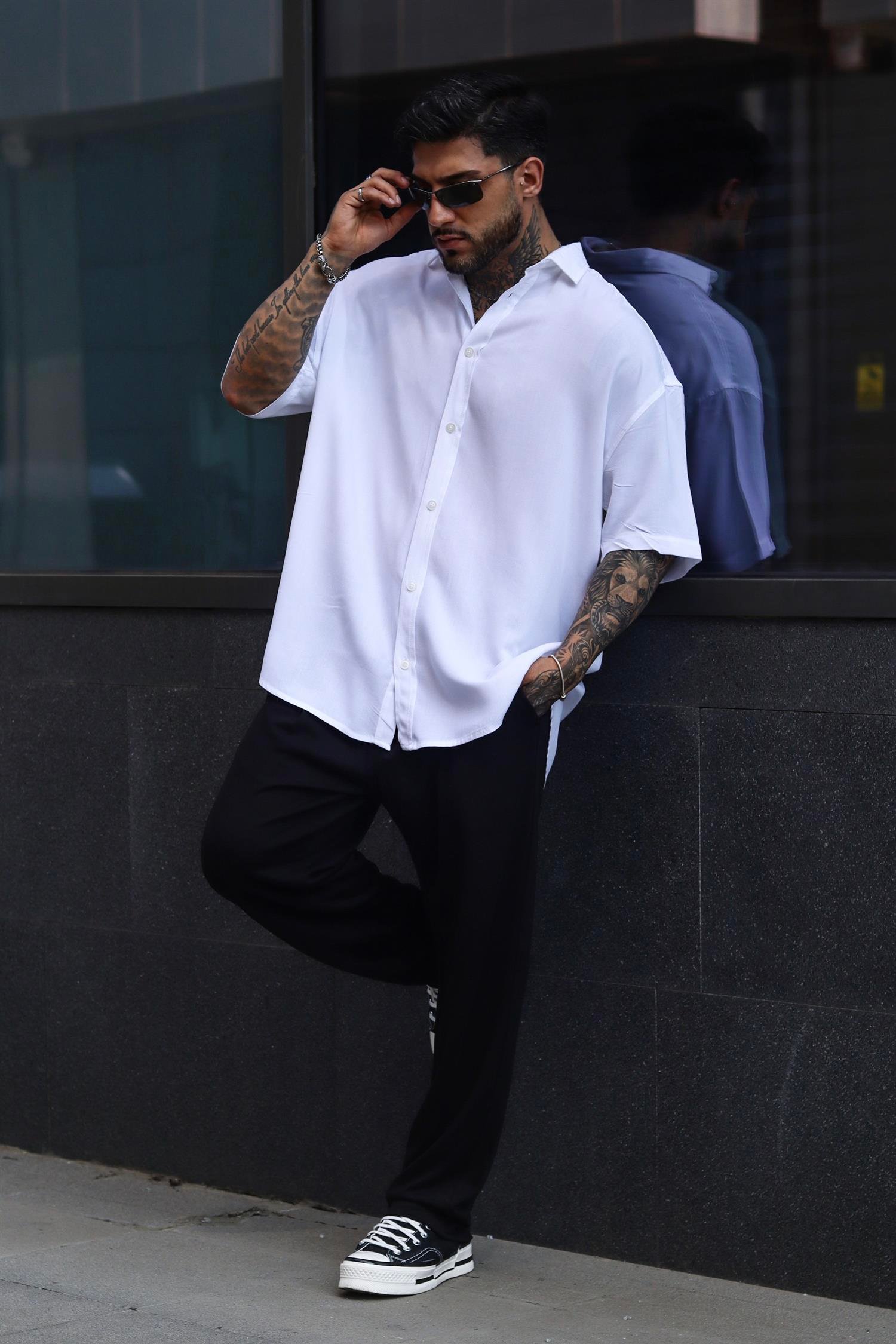 Basic oversize beyaz gömlek