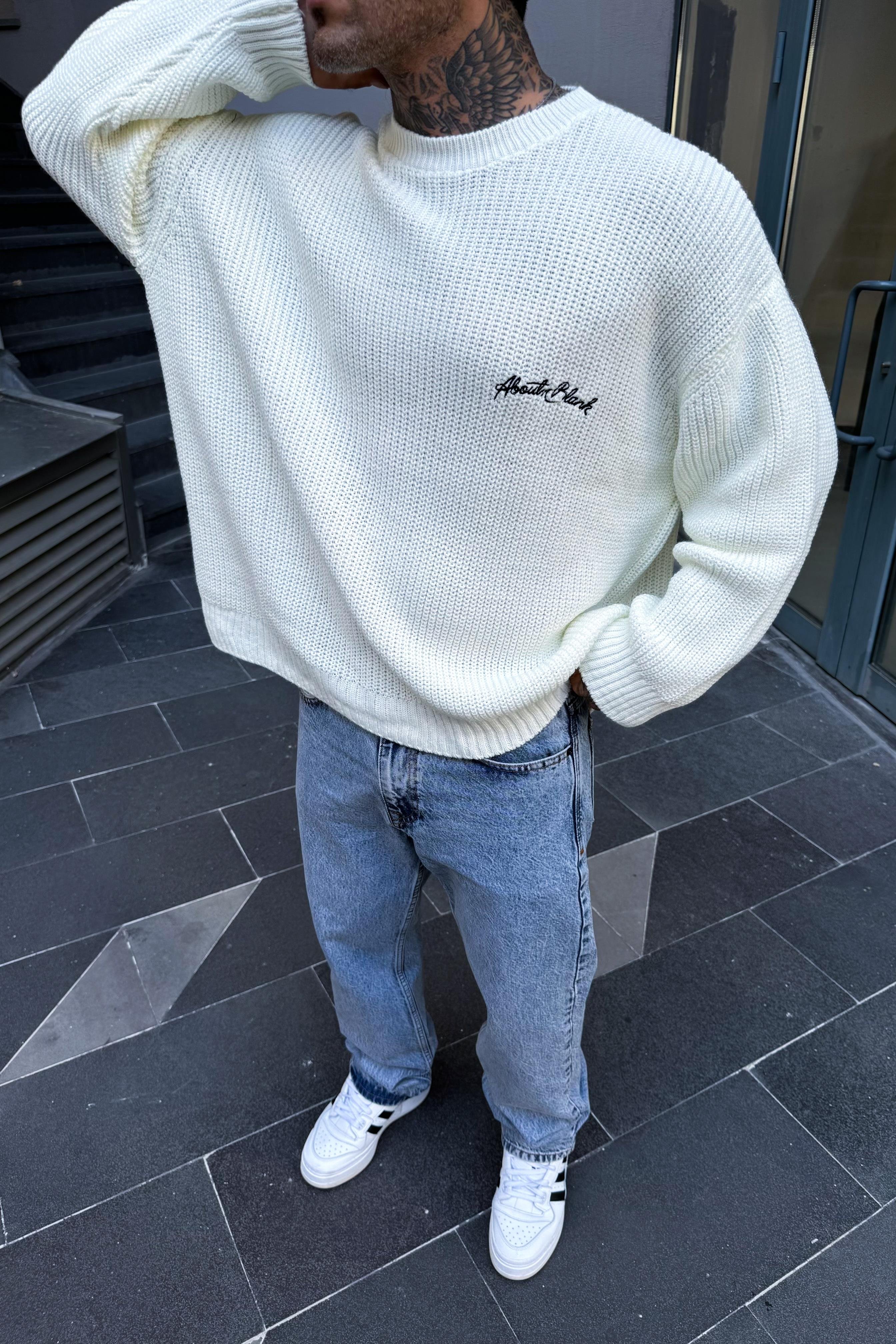 Beyaz örme oversize kazak