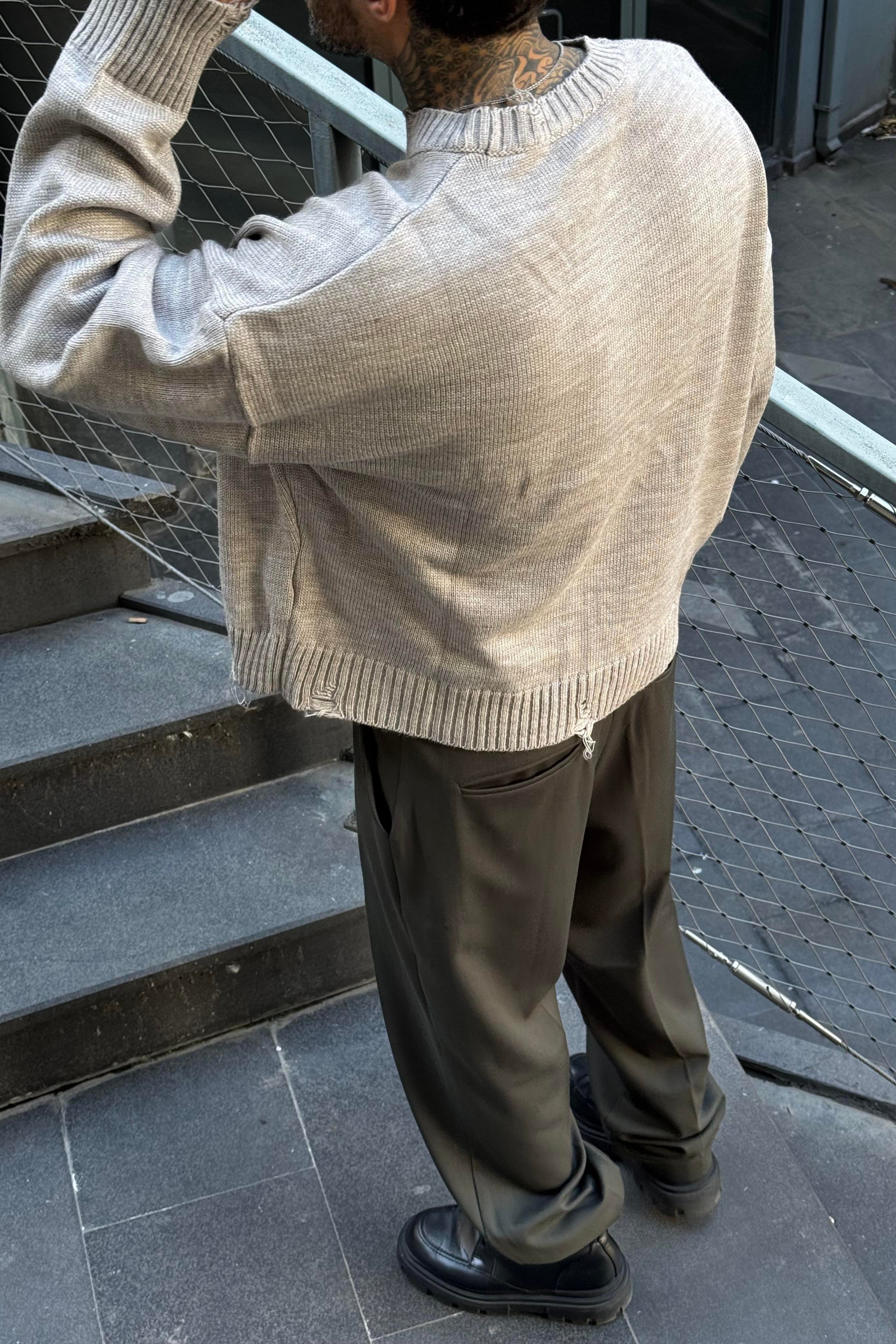 Distressed oversize sweater 