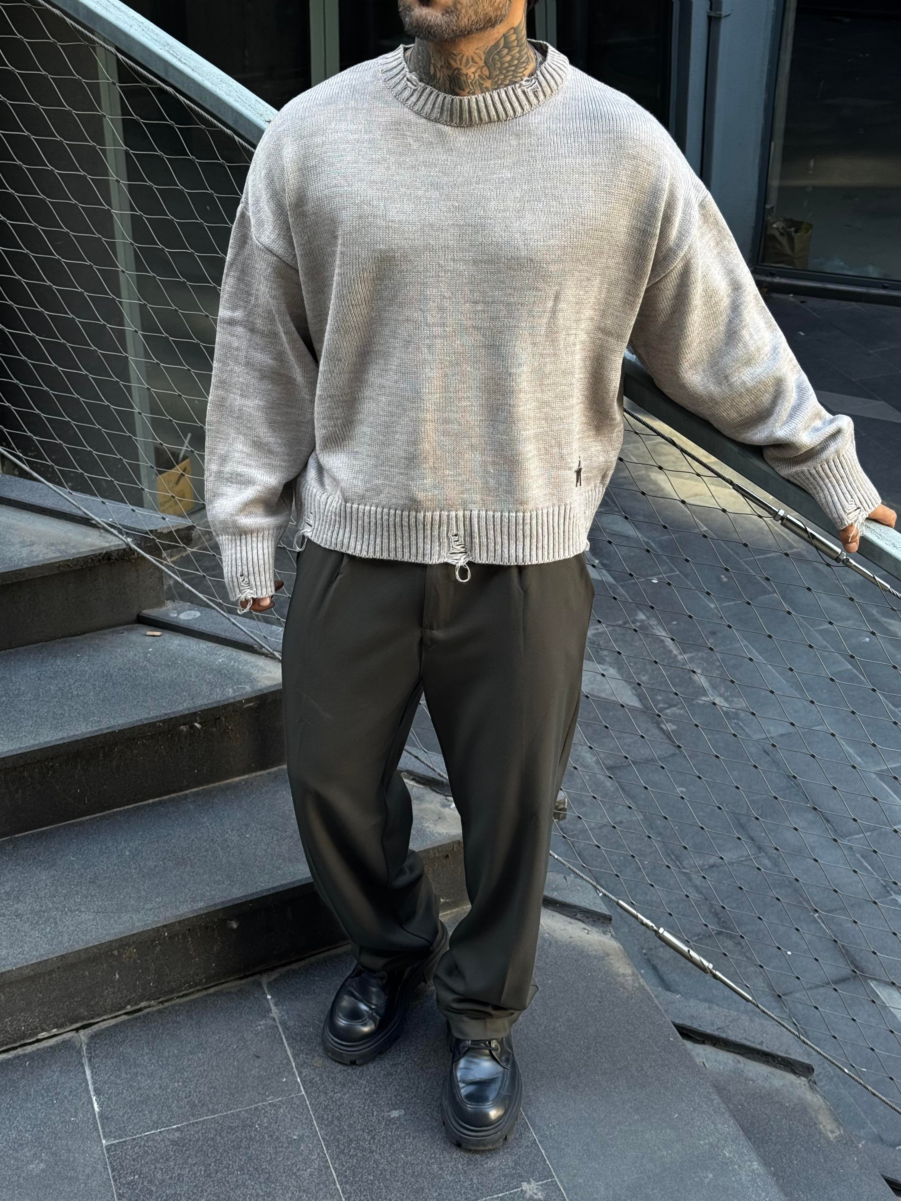 Distressed oversize sweater 