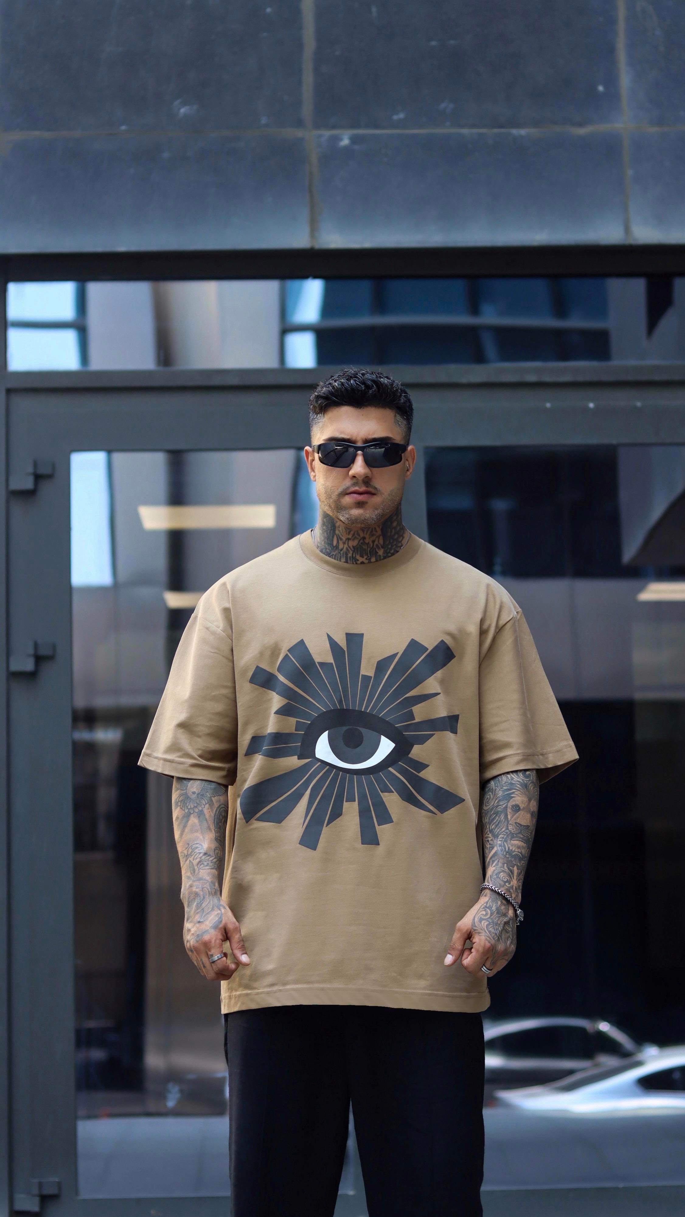 One eye oversize tshirt
