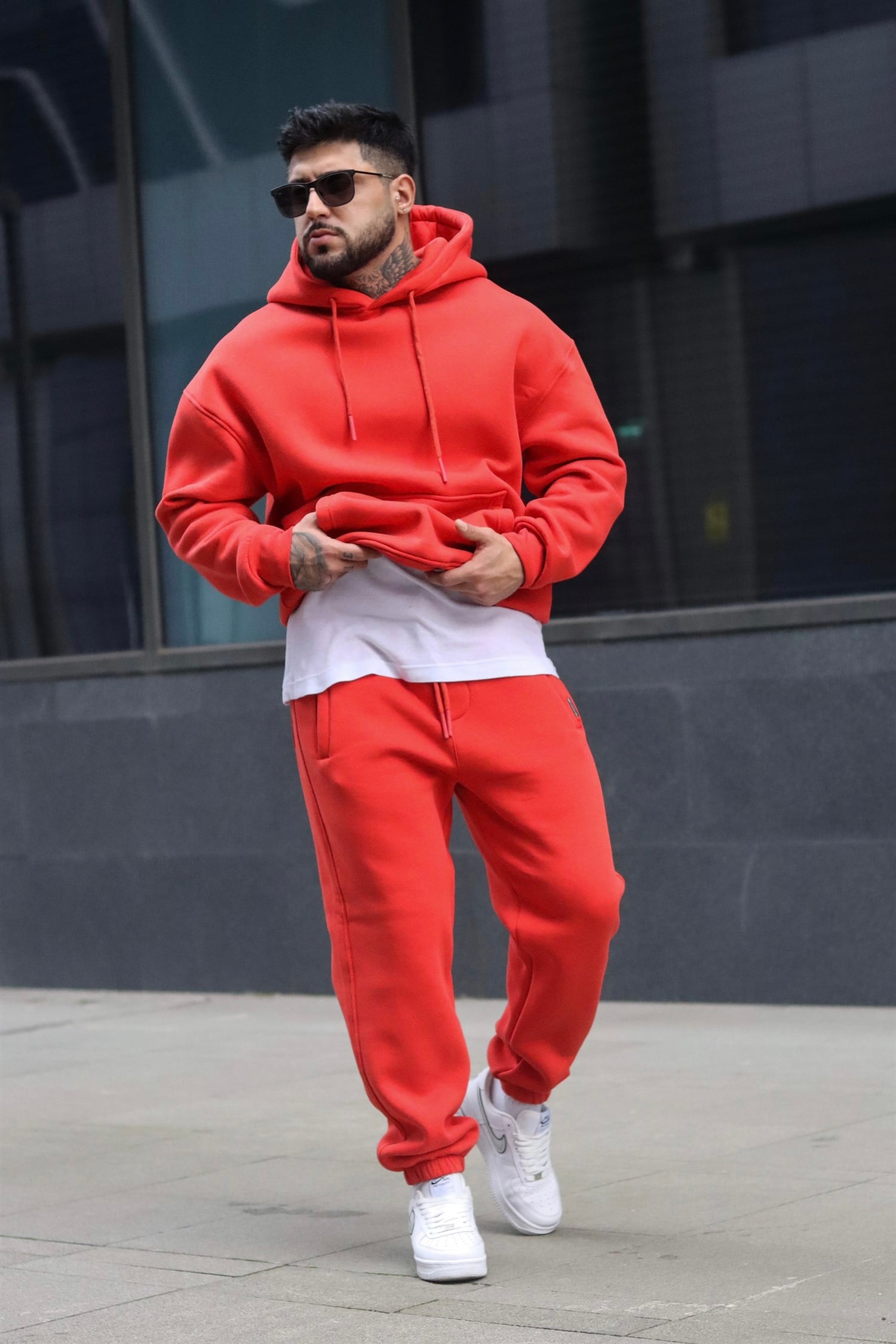 Oversize red tracksuit