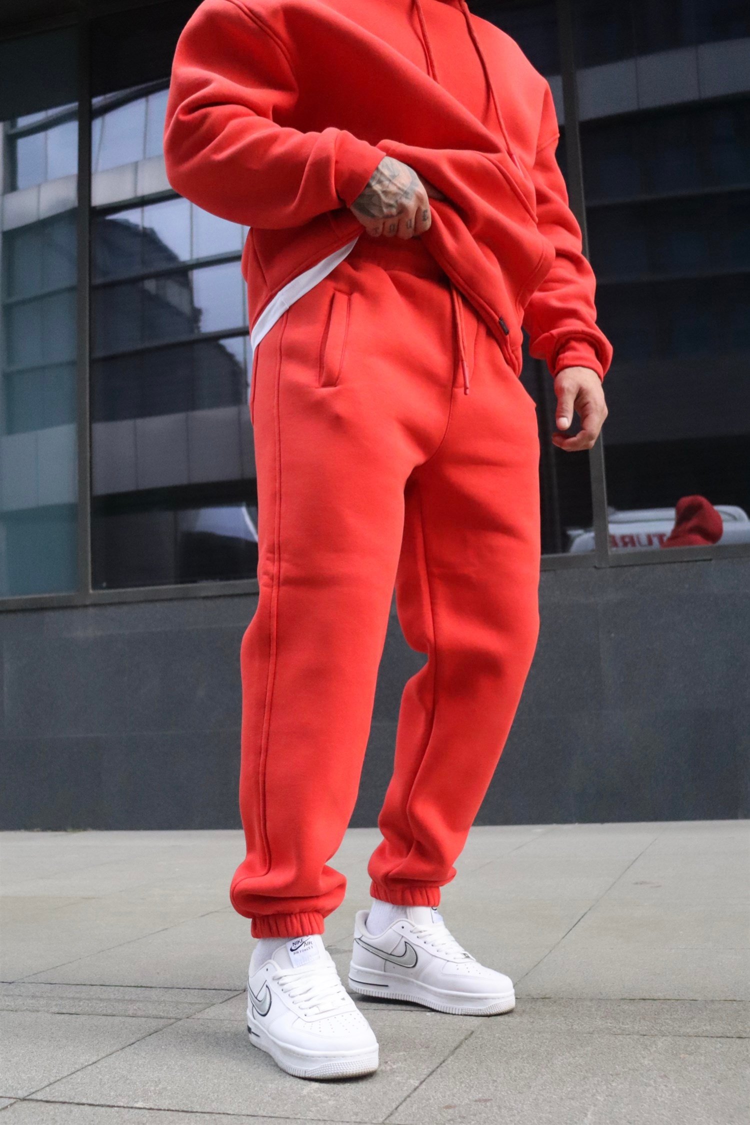 Oversize red tracksuit