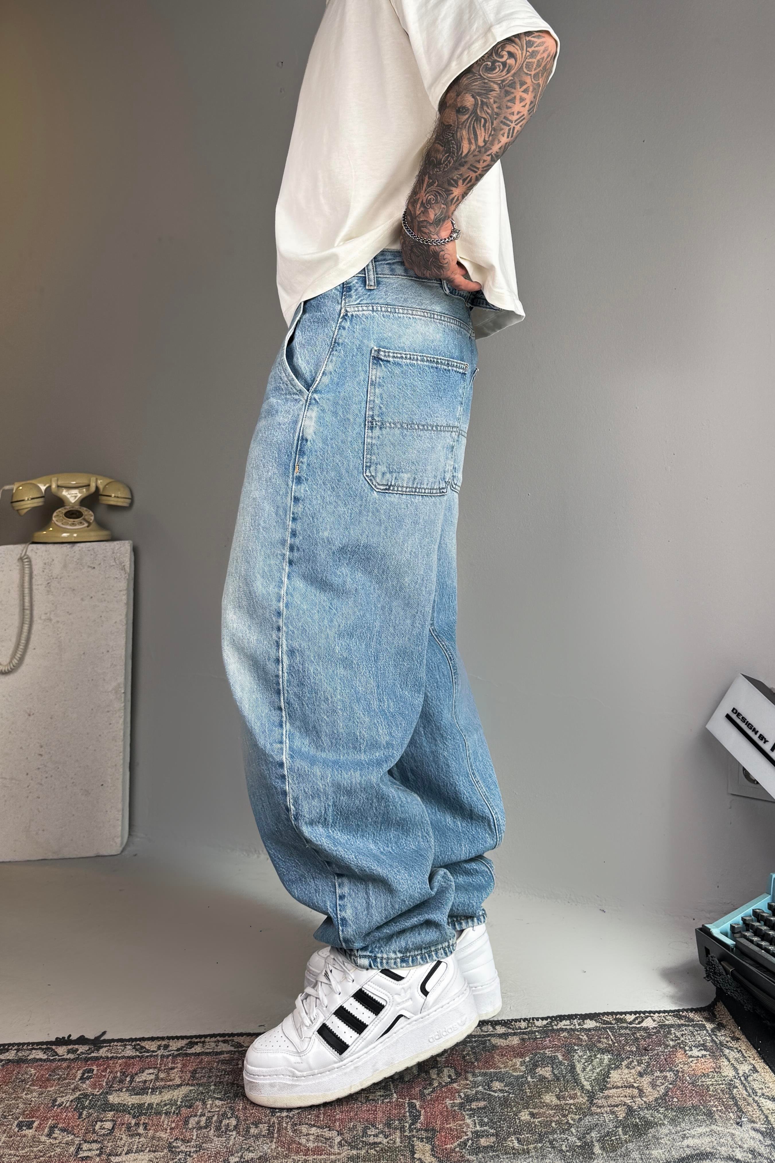 Phantom fit jeans