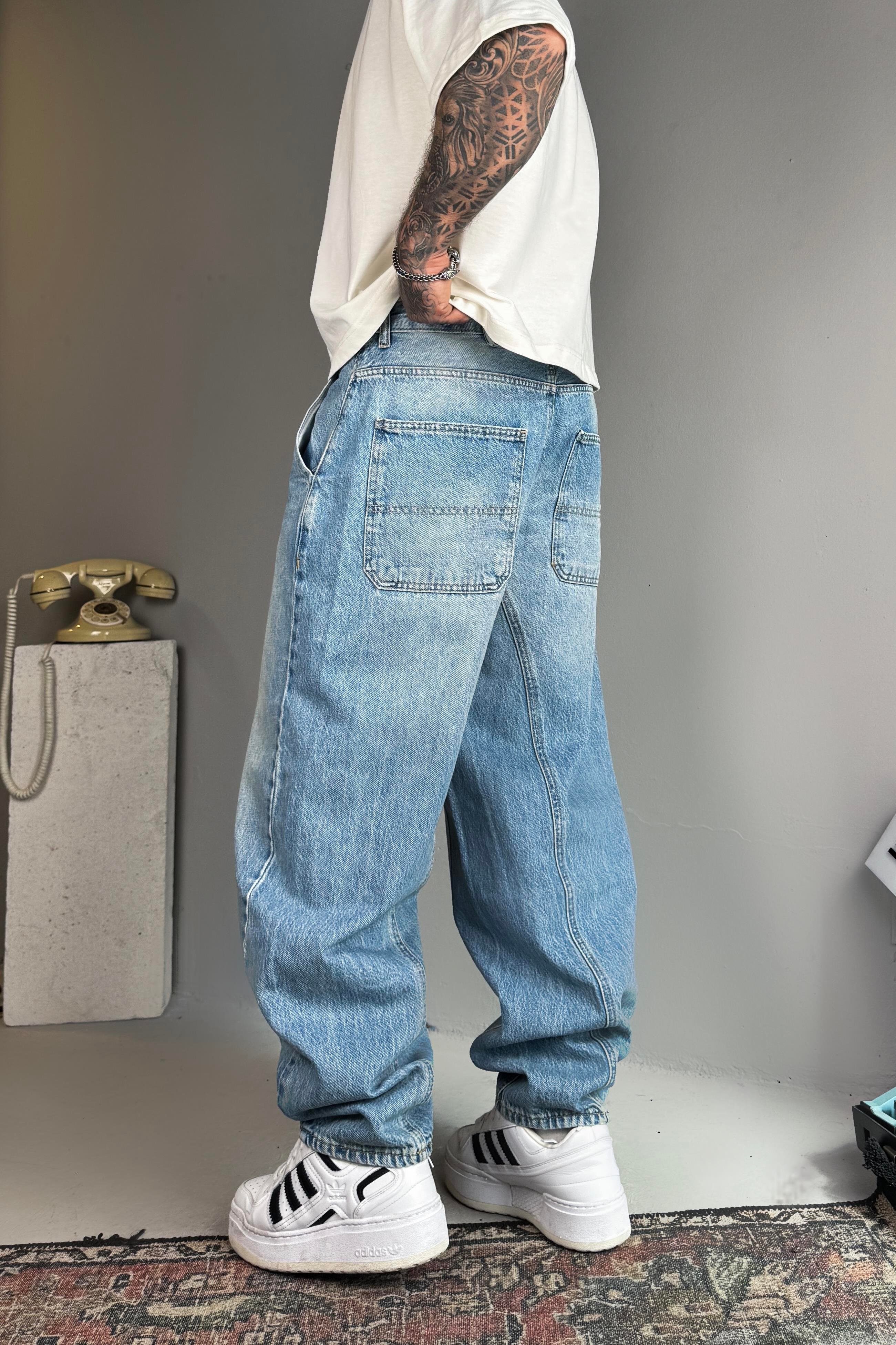 Phantom fit jeans