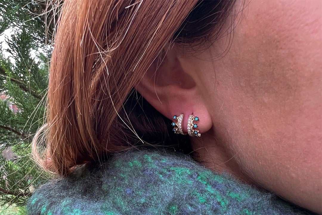 Mavi Taşlı Taç Küpe