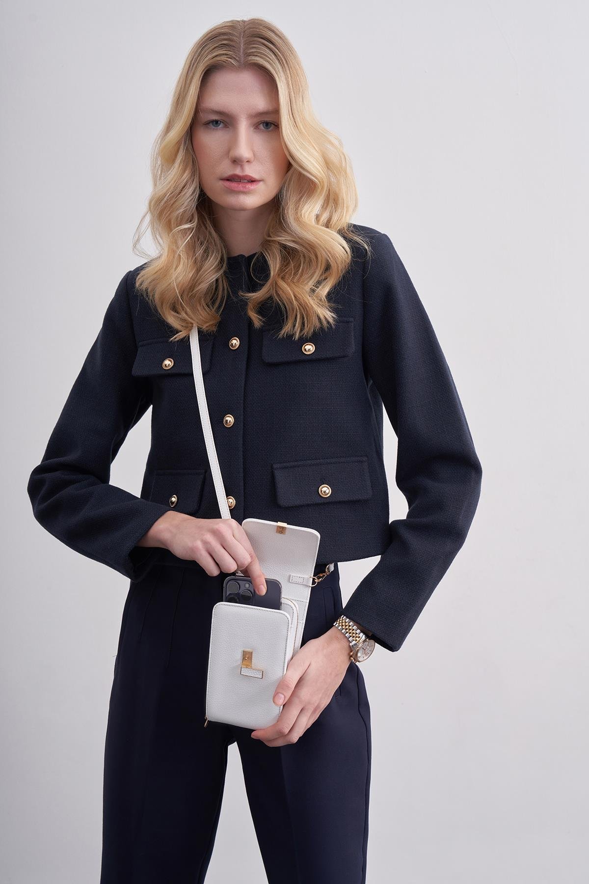 Beyaz Deri Dikey Omuz Çantası