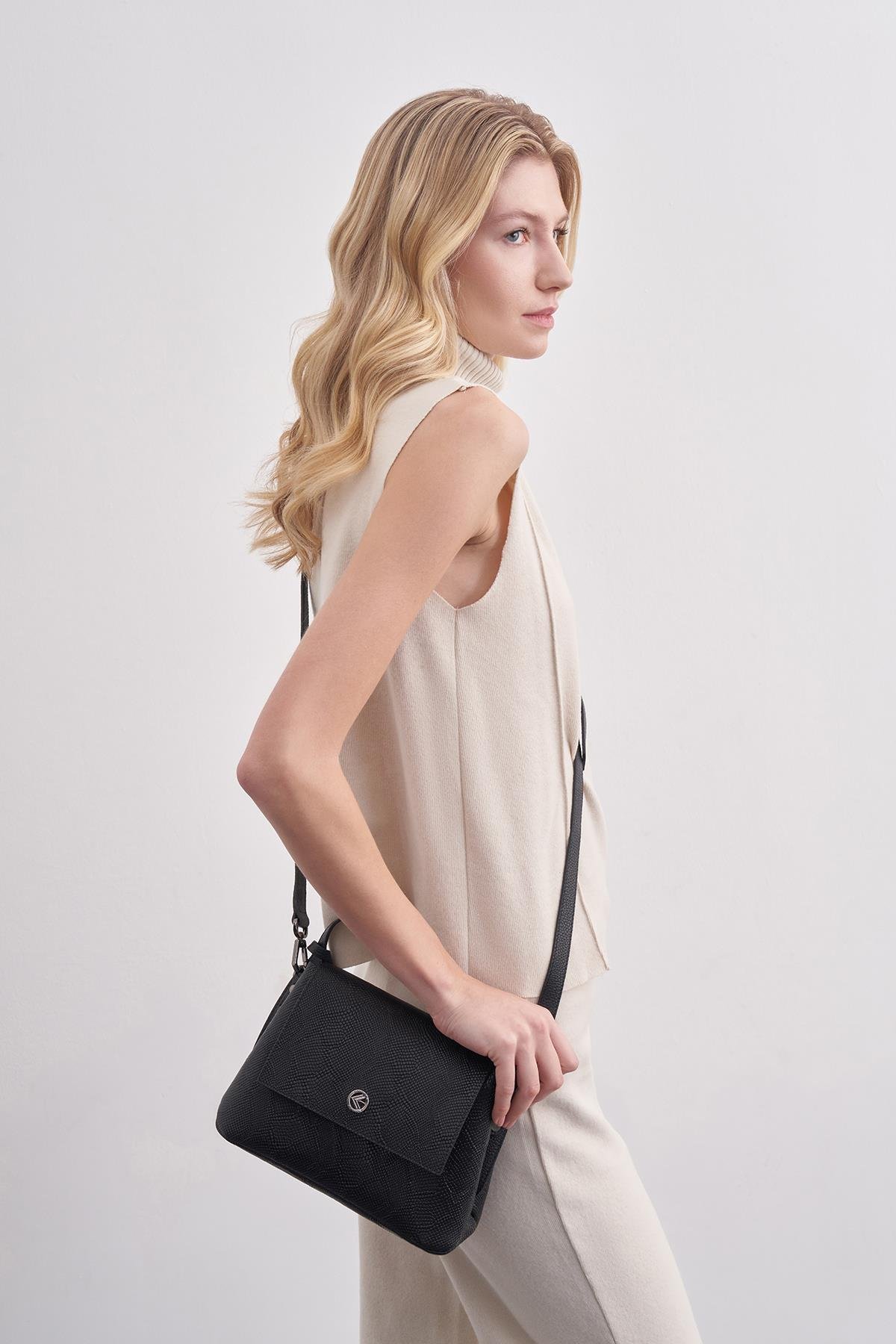 Siyah Yılan Derisi Kadın Omuz Çantası