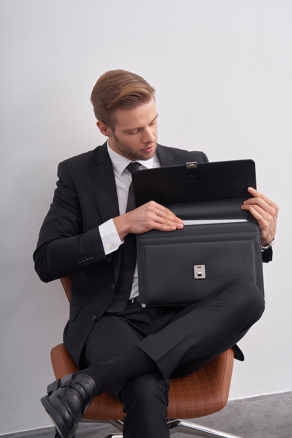 Siyah Hakiki Deri Evrak Çantası