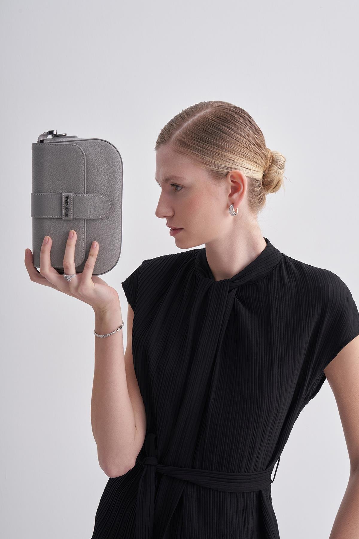 Gri Deri Kadın Omuz Çantası