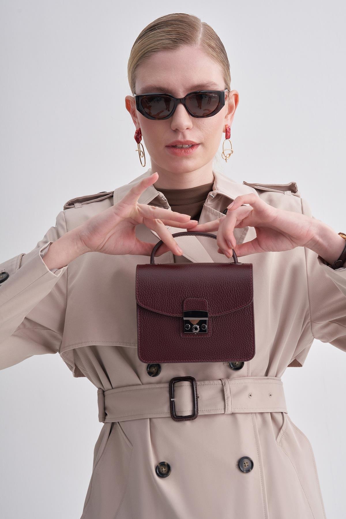 Kadın Bordo Deri Metal Tokalı Zincirili Omuz Çantası