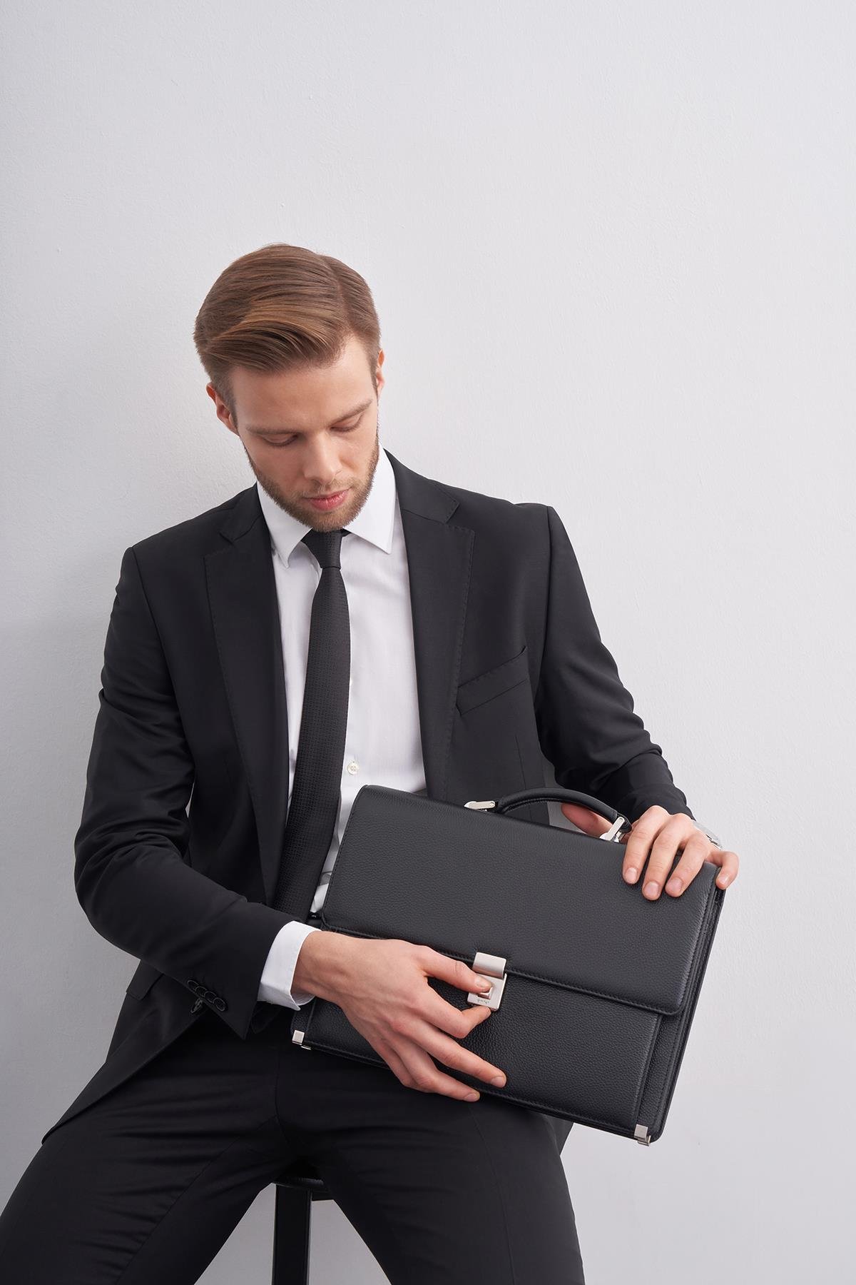 Siyah Hakiki Deri Evrak Çantası