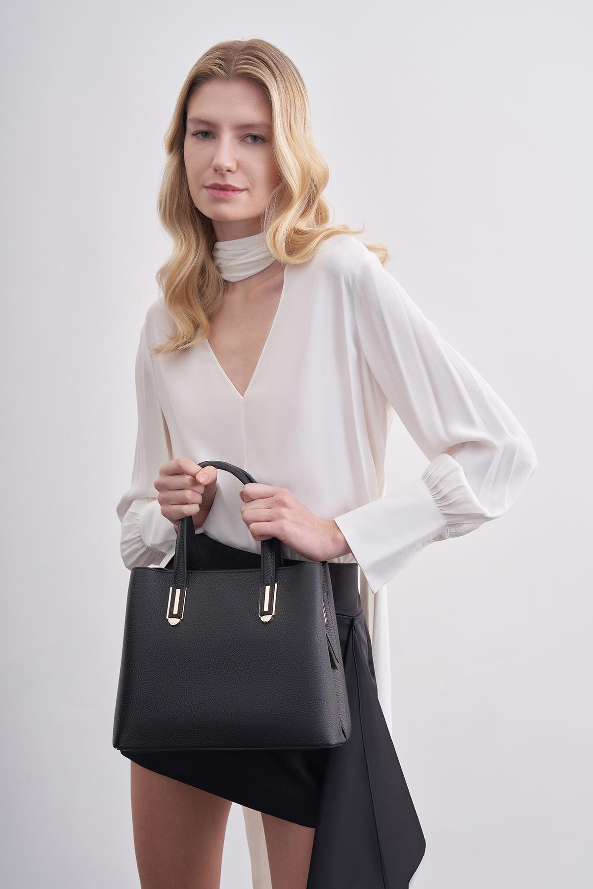 Siyah Hakiki Deri Kadın Omuz Çantası