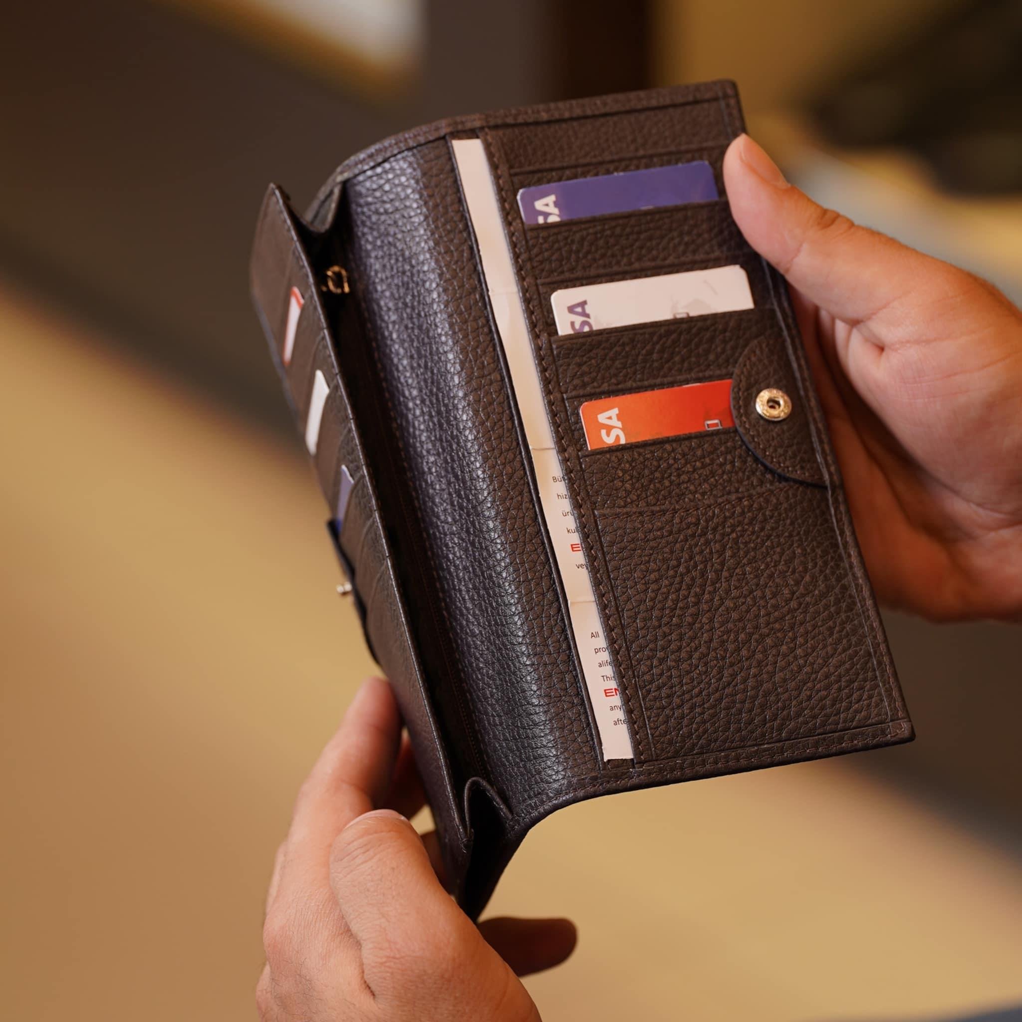 Dikey Kahverengi Deri Cüzdan