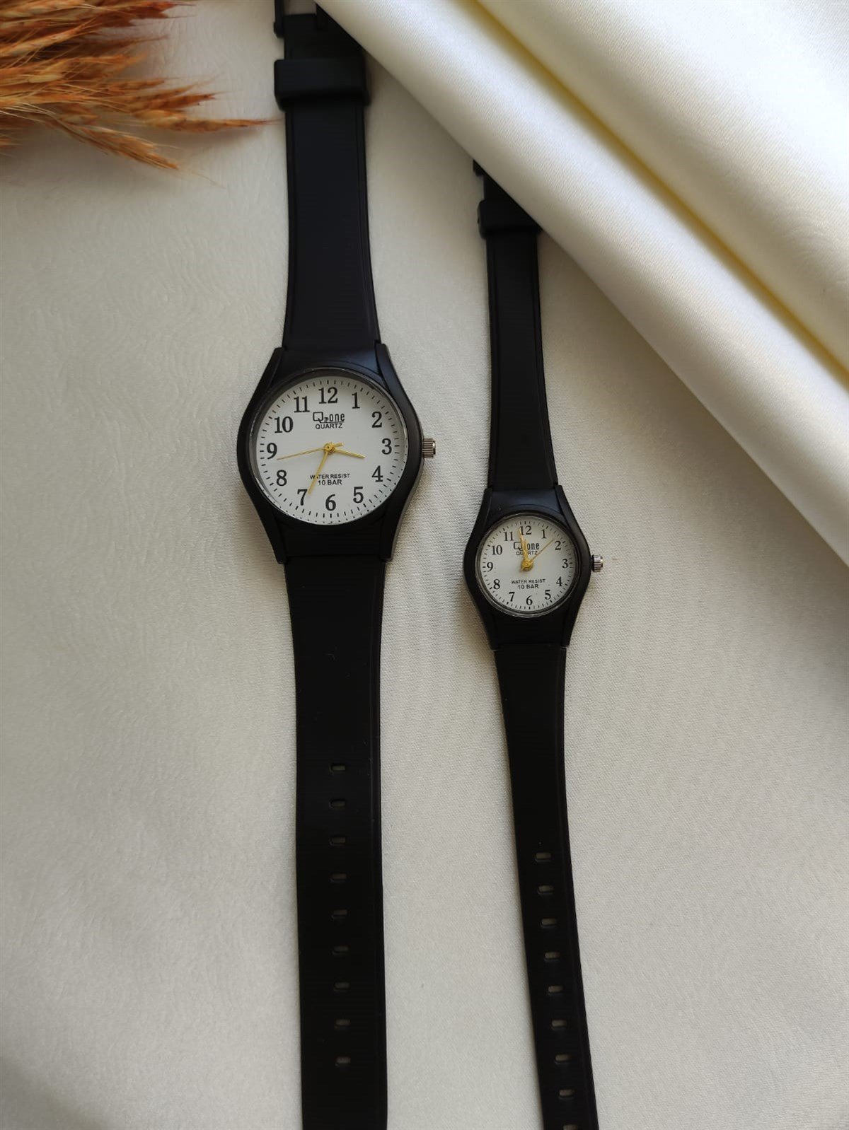Silikon Kordon Beyaz Kasa Vintage Saat