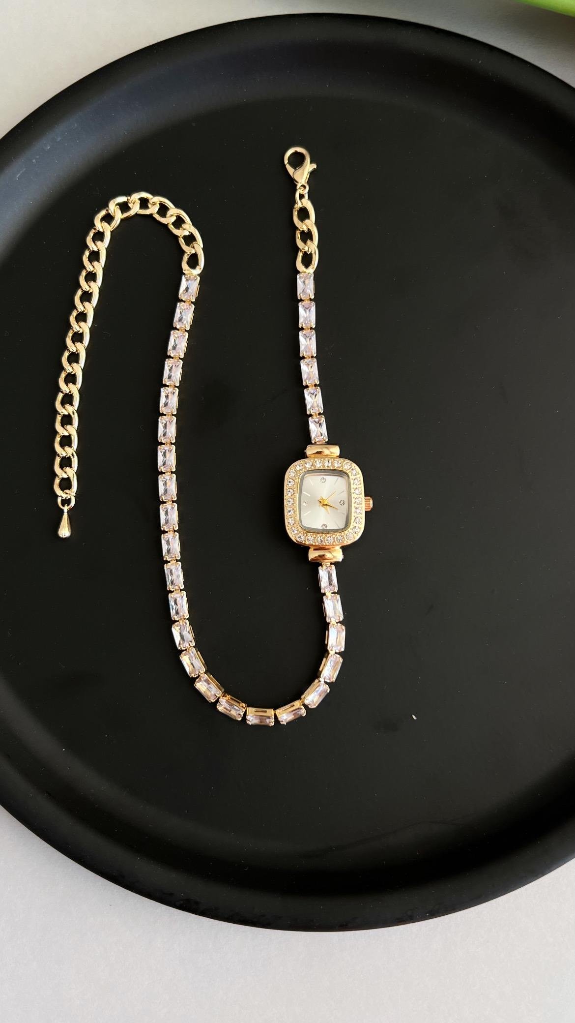 Su Yolu Bileklikli Saat Gold
