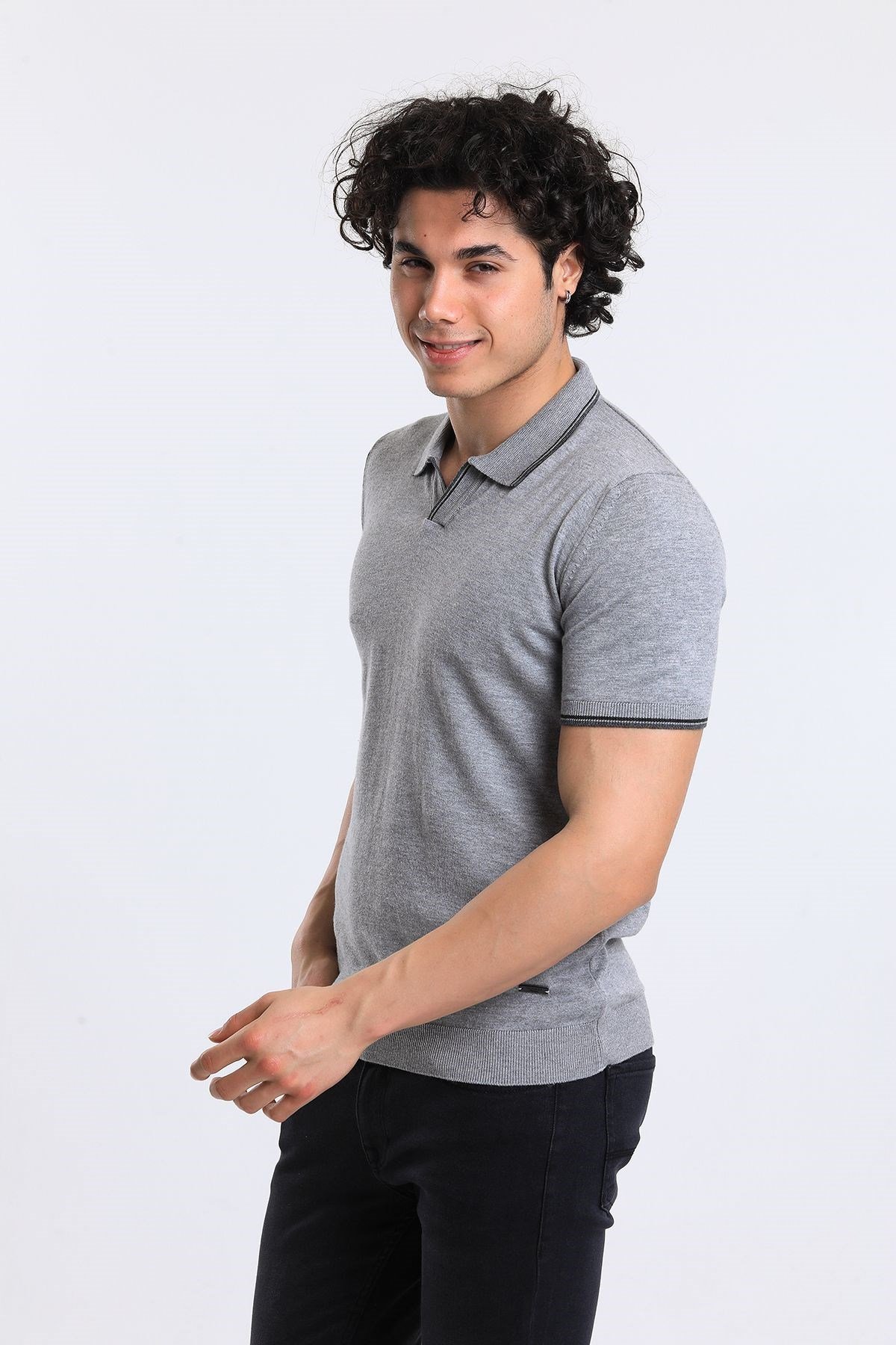 Soylu Triko Süveter Desenli Siyah (3209) I soylutrend.comT-SHİRTSoylu Trend2001AGRİSoylu Trend Erkek Polo Yaka Triko T-Shirt Pamuklu A.Gri (2001)