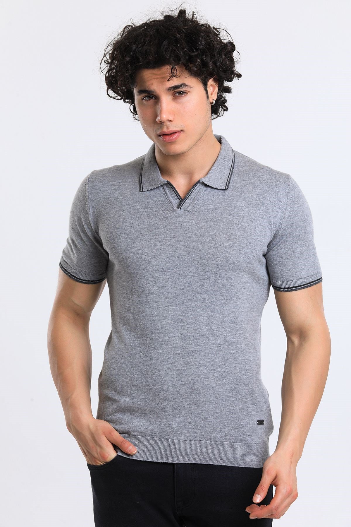 Soylu Triko Süveter Desenli Siyah (3209) I soylutrend.comT-SHİRTSoylu Trend2001AGRİSoylu Trend Erkek Polo Yaka Triko T-Shirt Pamuklu A.Gri (2001)