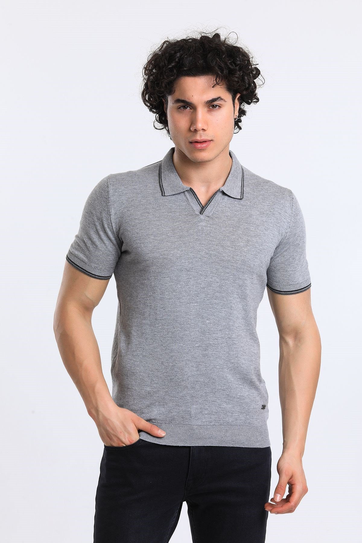 Soylu Triko Süveter Desenli Siyah (3209) I soylutrend.comT-SHİRTSoylu Trend2001AGRİSoylu Trend Erkek Polo Yaka Triko T-Shirt Pamuklu A.Gri (2001)
