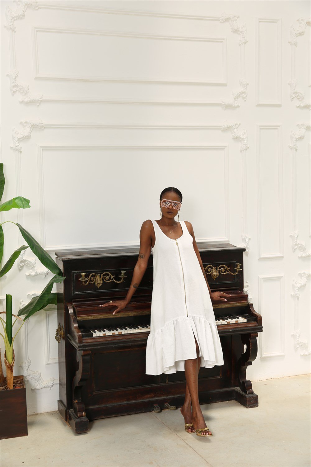 Ruffle white
