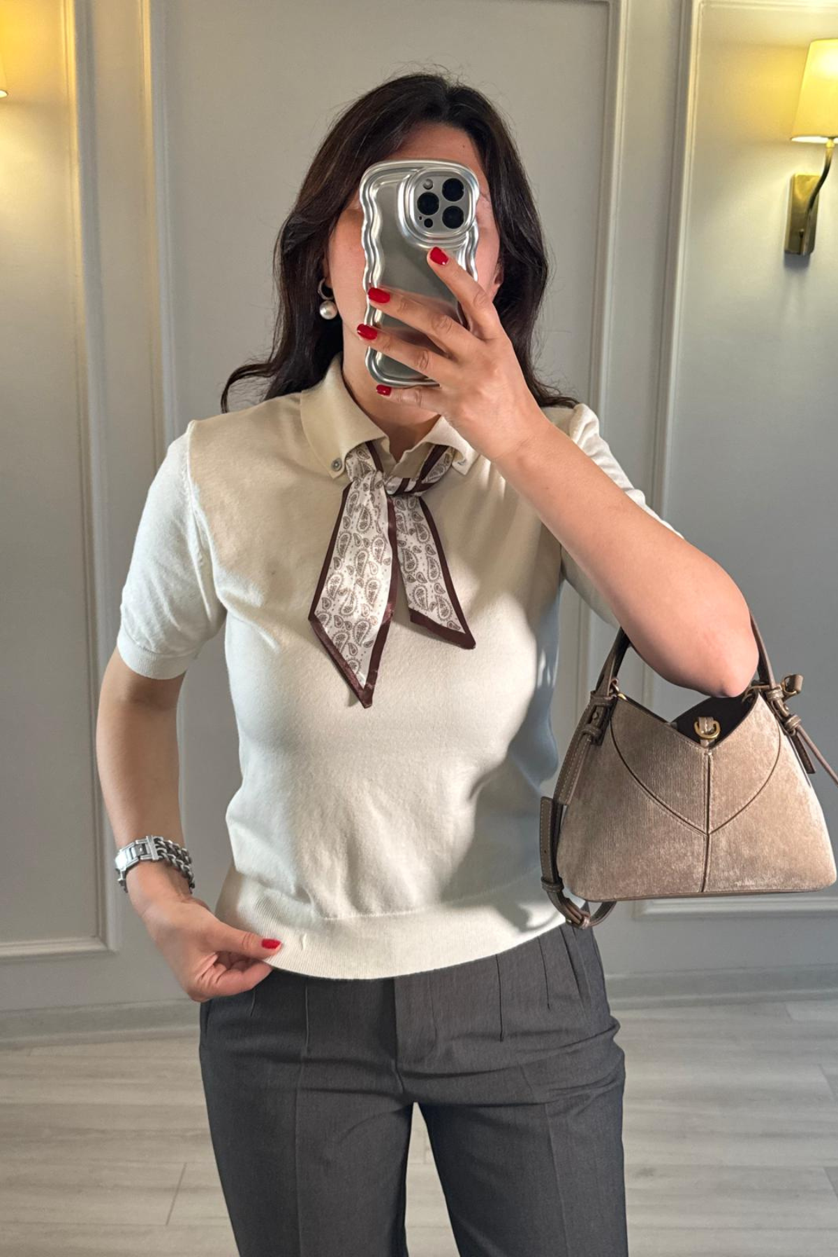 Fularlı Polo Yaka Kısa Kol Bluz Ekru