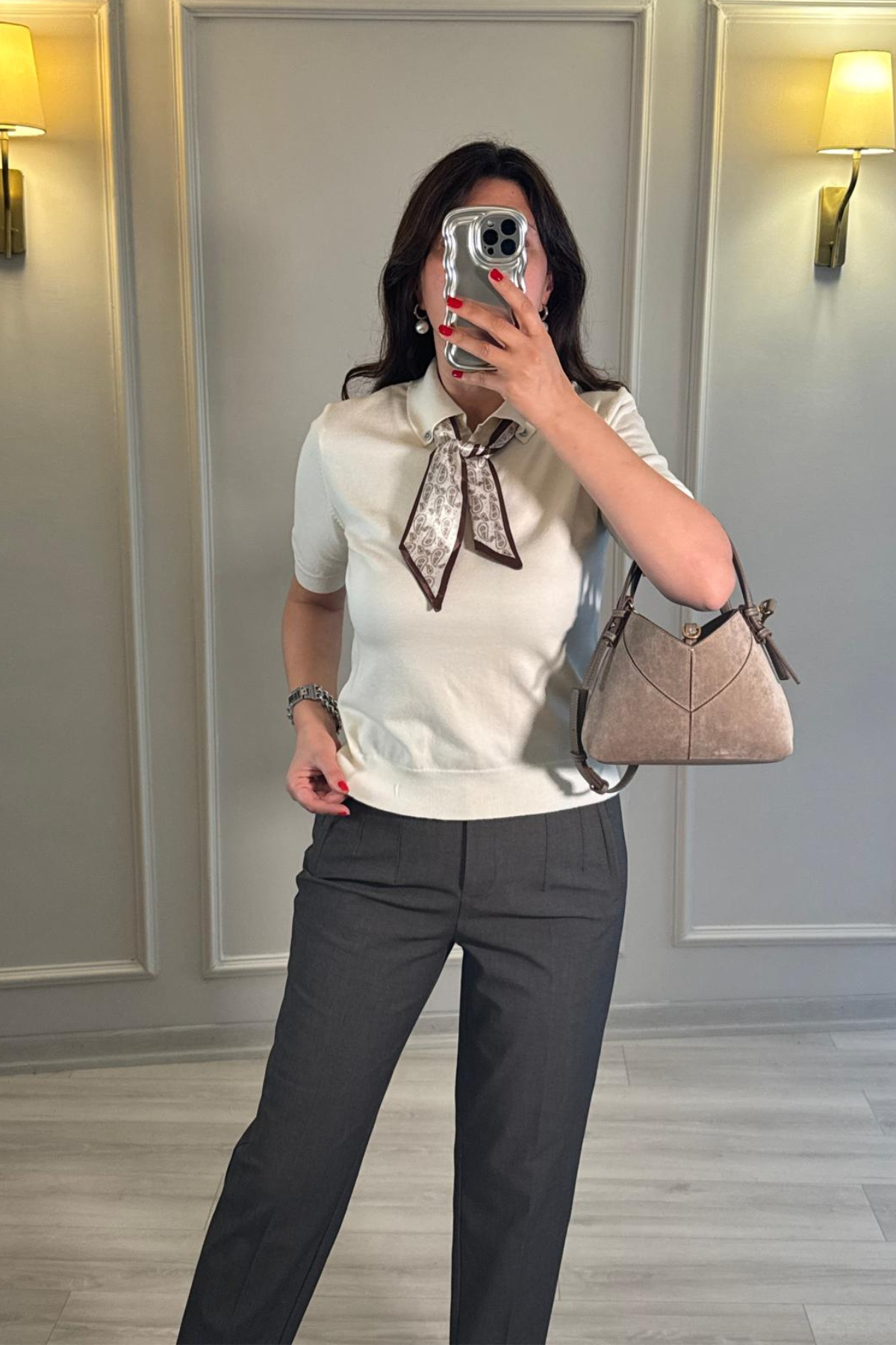 Fularlı Polo Yaka Kısa Kol Bluz Ekru