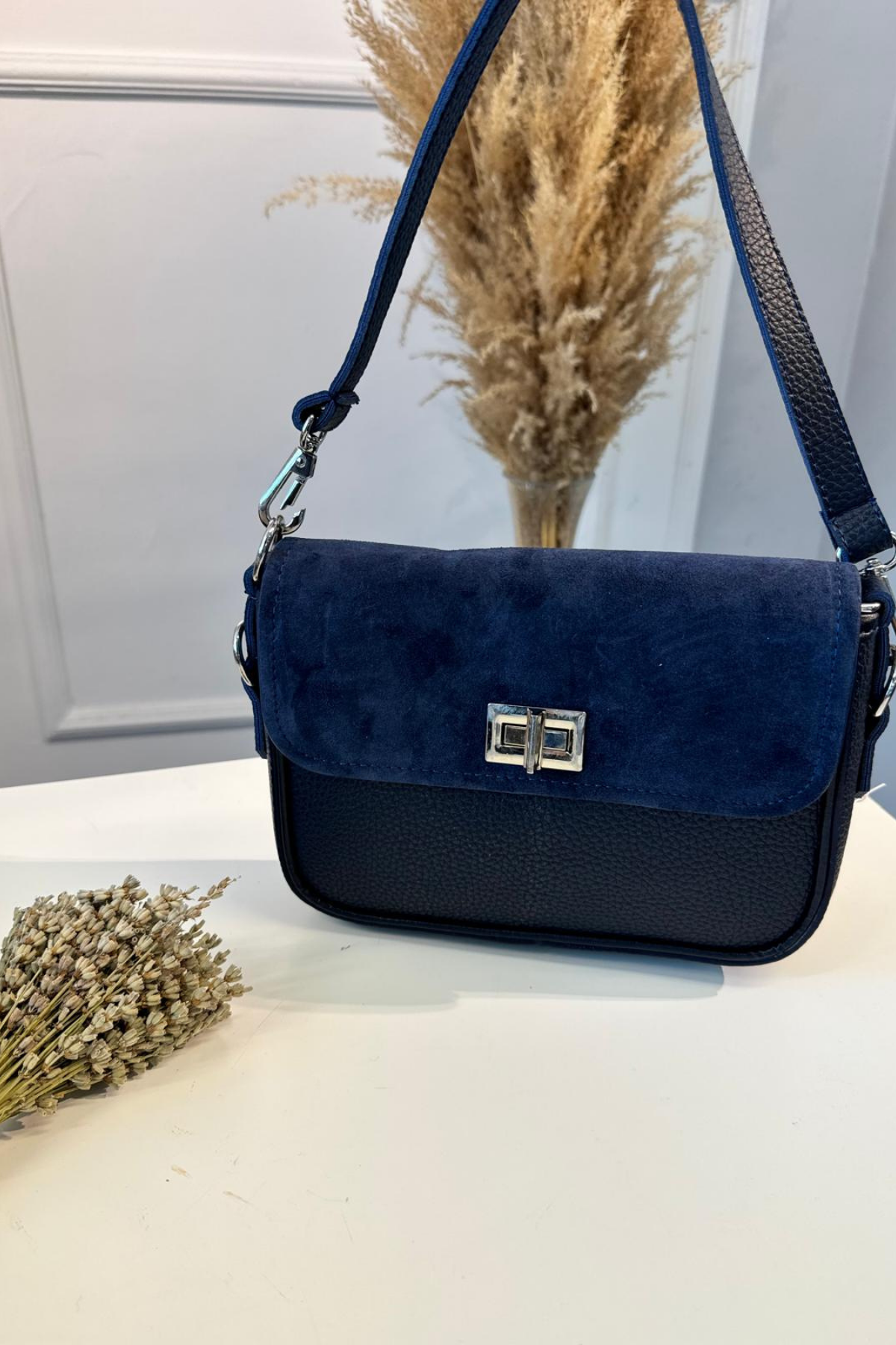 Gerçek Deri Süet Detaylı Baget Çanta Lacivert