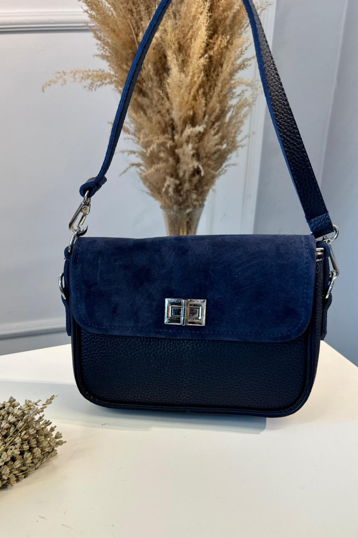 Gerçek Deri Süet Detaylı Baget Çanta Lacivert