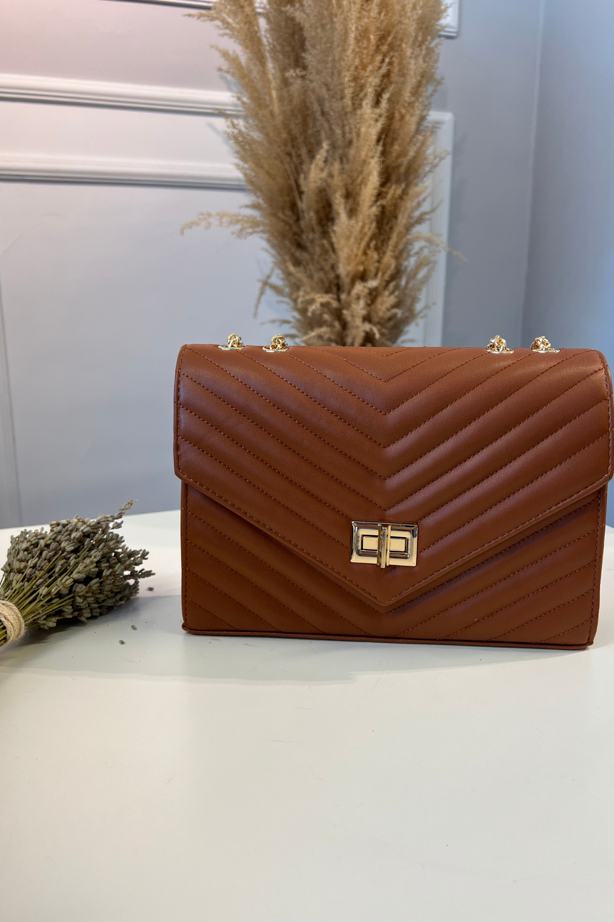 Gerçek Deri Toka Detaylı Kapitone Zincirli Omuz Çantası Taba