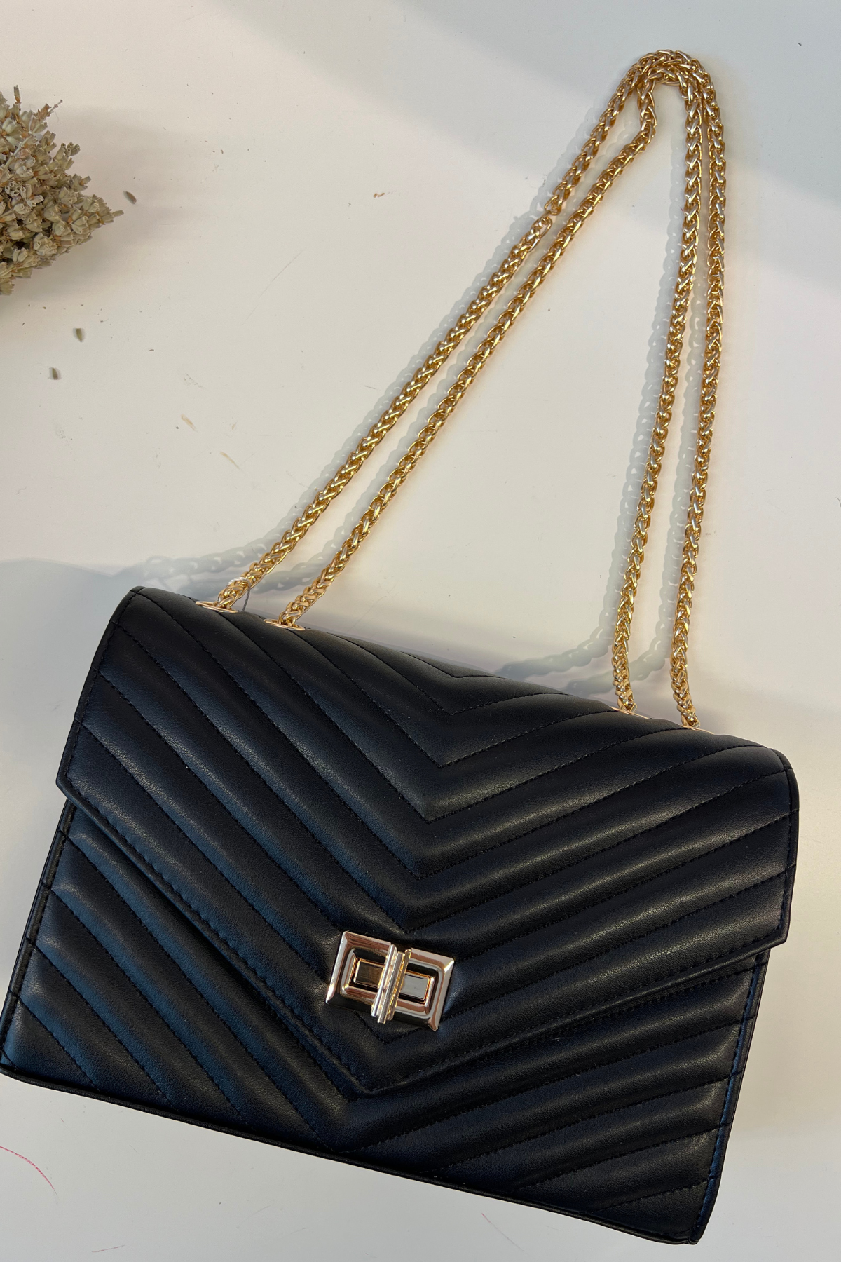 Gerçek Deri Toka Detaylı Kapitone Zincirli Omuz Çantası Siyah