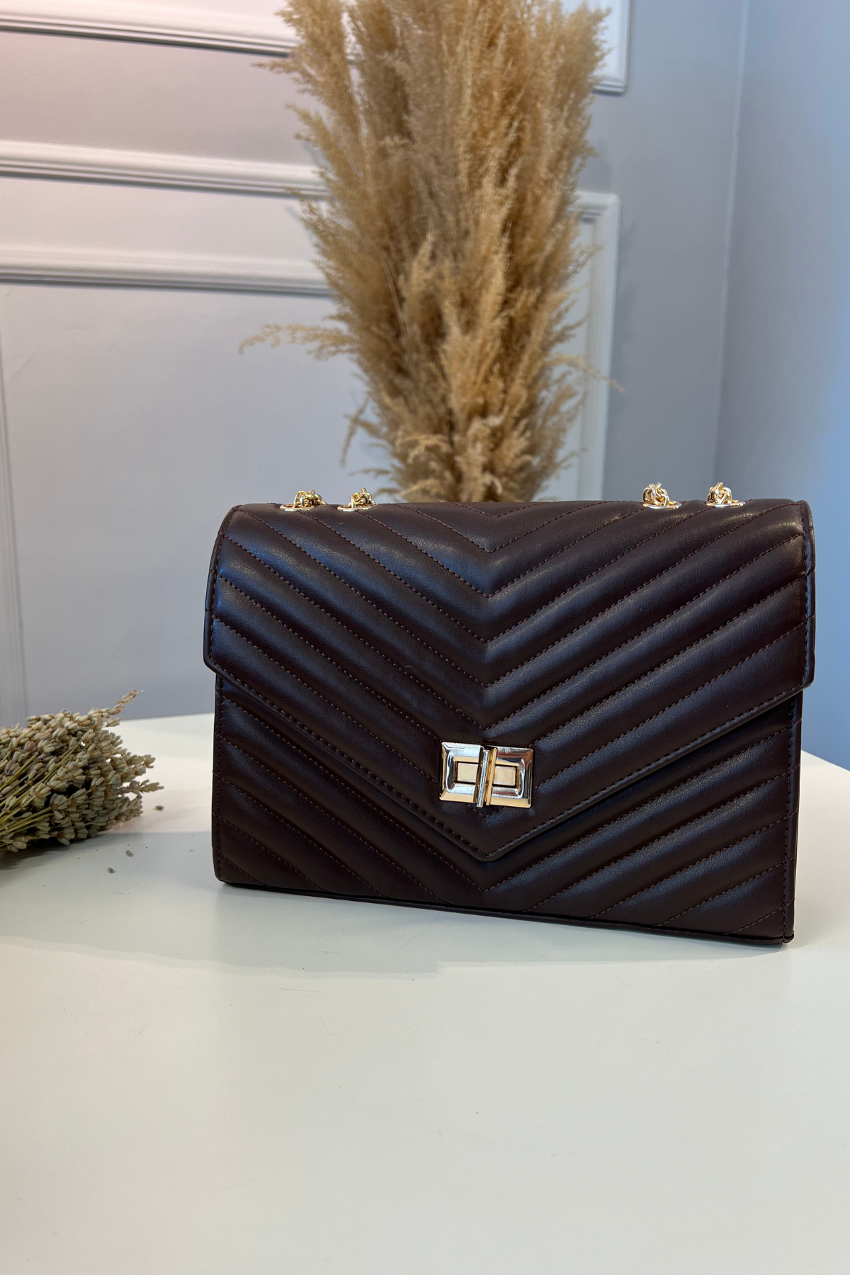 Gerçek Deri Toka Detaylı Kapitone Zincirli Omuz Çantası Bordo