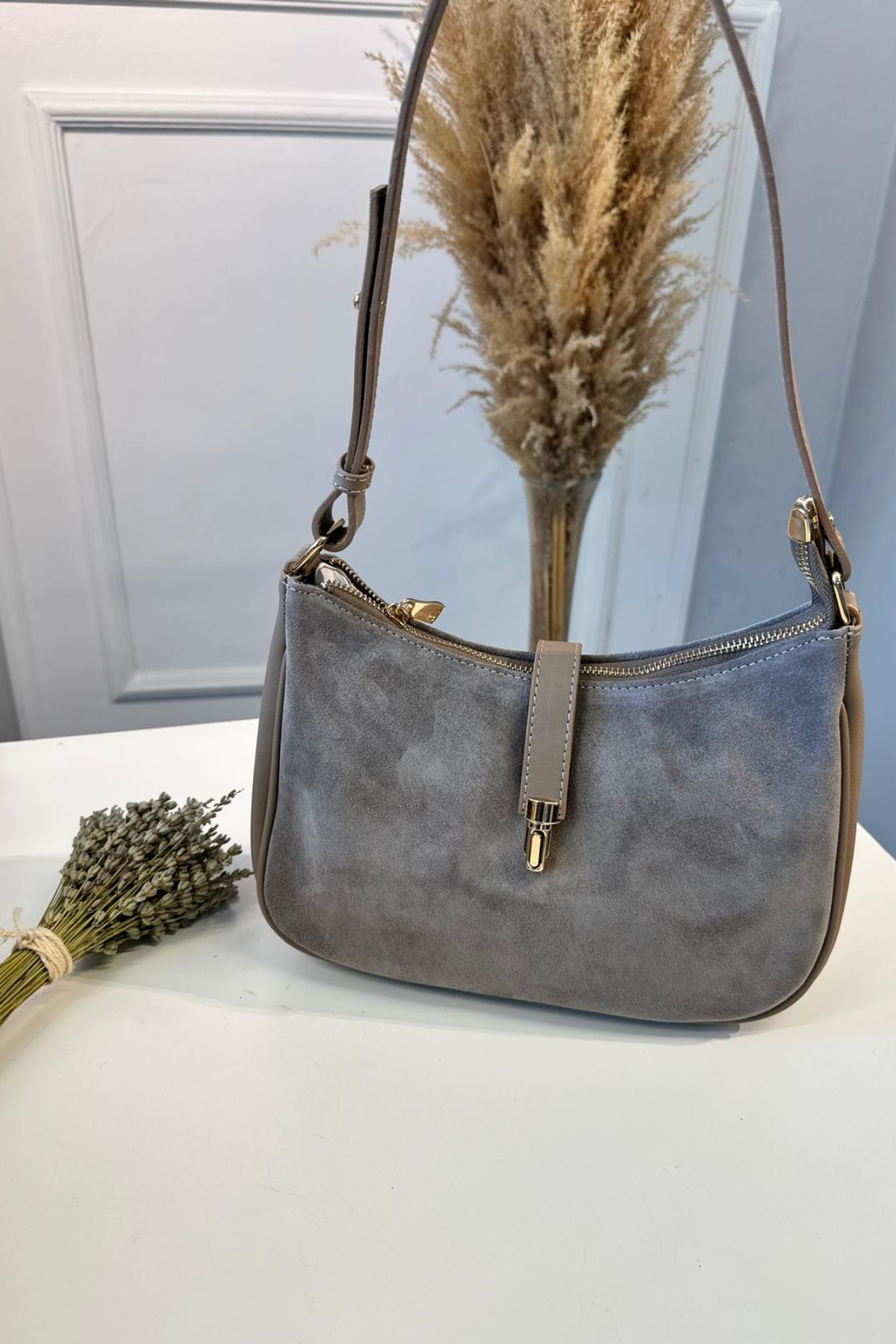 Gerçek Deri Toka Detaylı Omuz Çantası Vizon