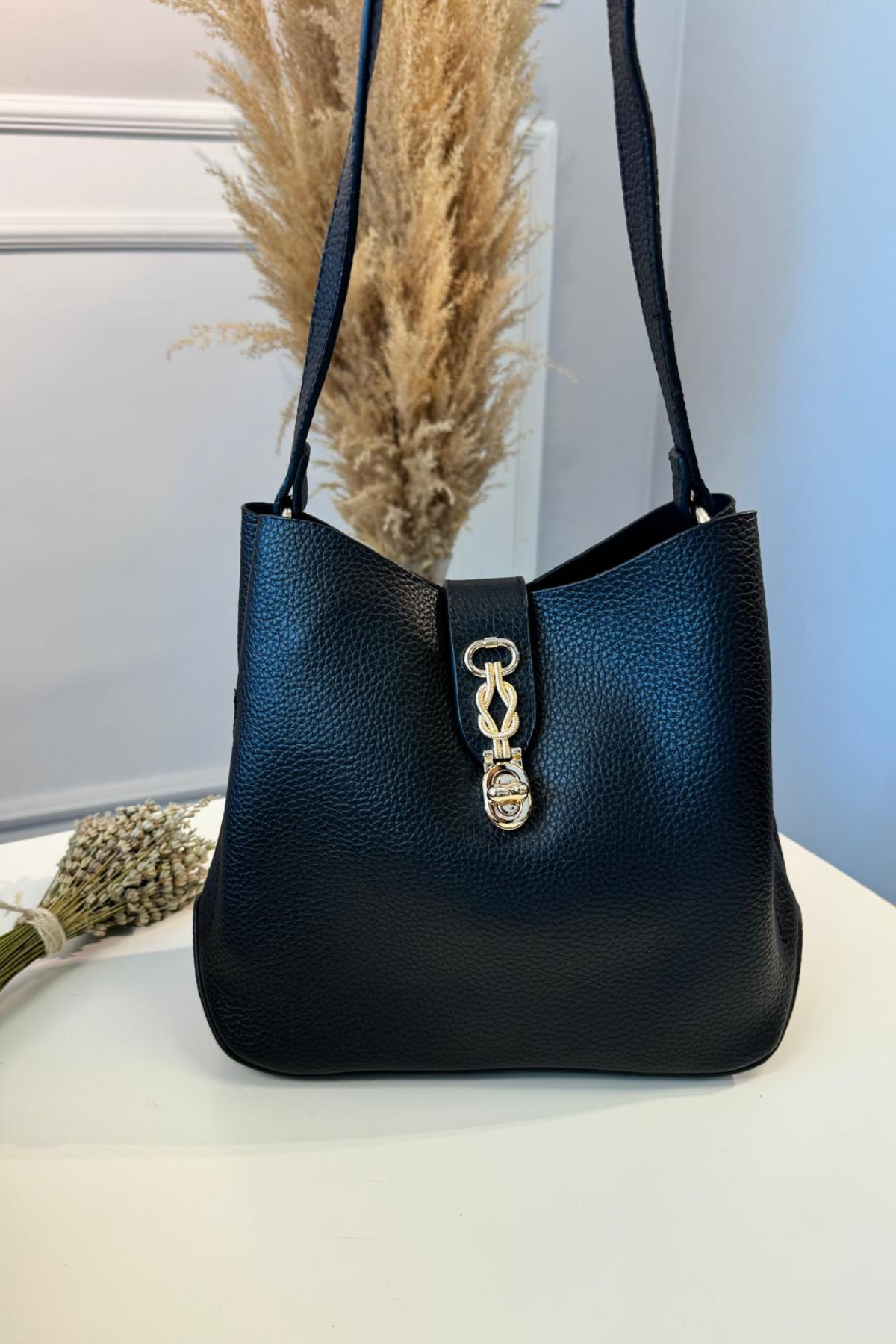 Gerçek Deri Yavru Çantalı Kilit Detaylı Çanta Siyah