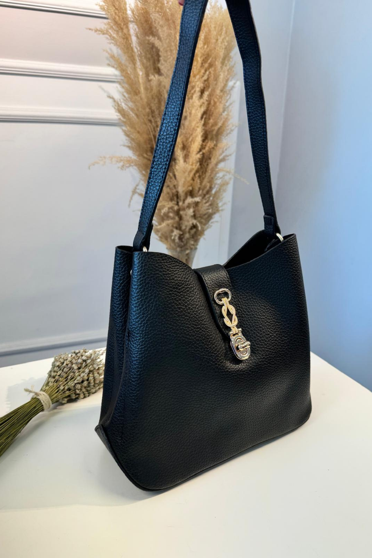 Gerçek Deri Yavru Çantalı Kilit Detaylı Çanta Siyah