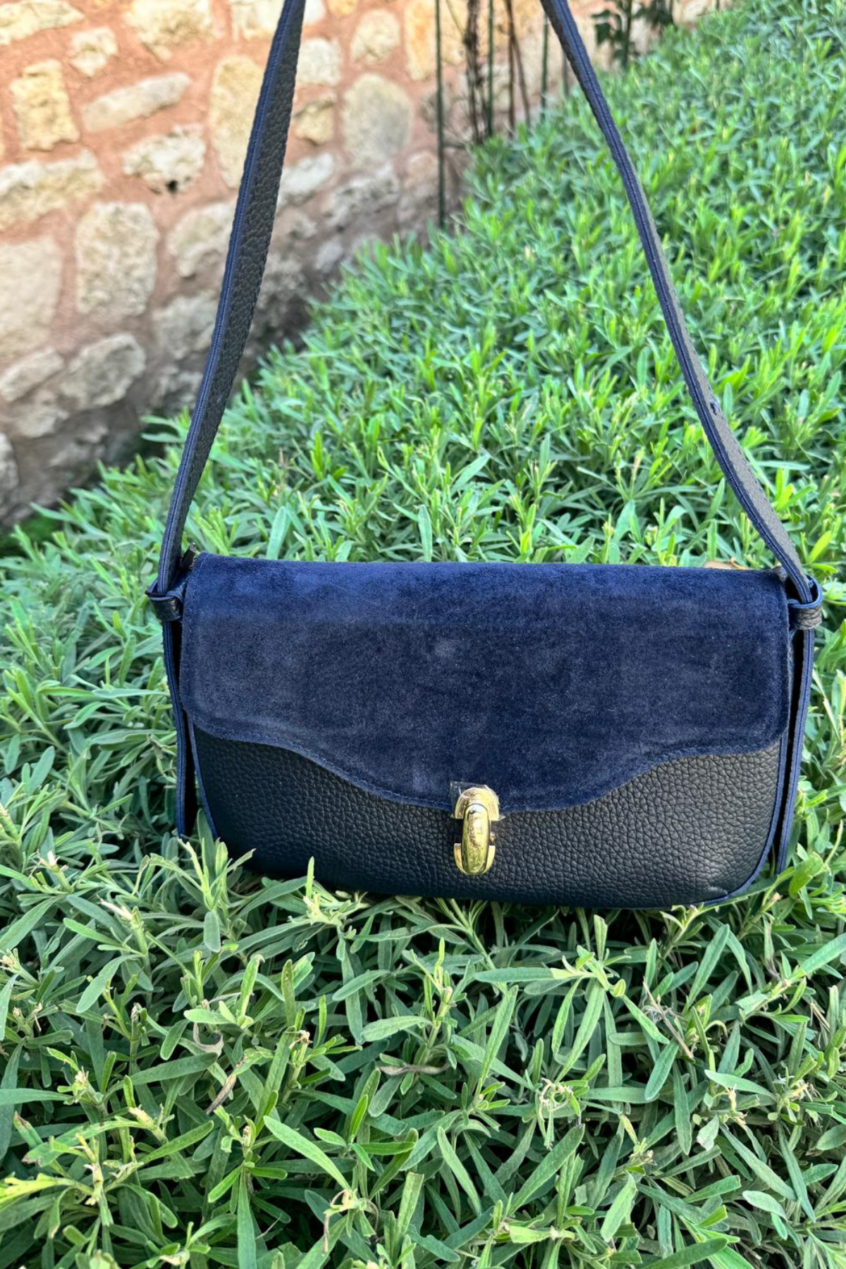 Gerçek Süet Deri Toka Detaylı Baget Çanta Lacivert