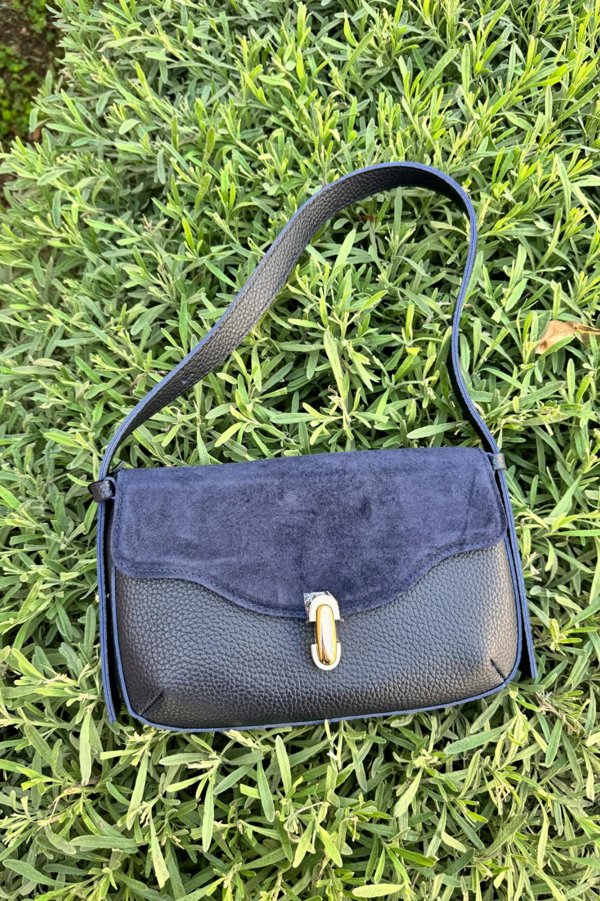 Gerçek Süet Deri Toka Detaylı Baget Çanta Lacivert