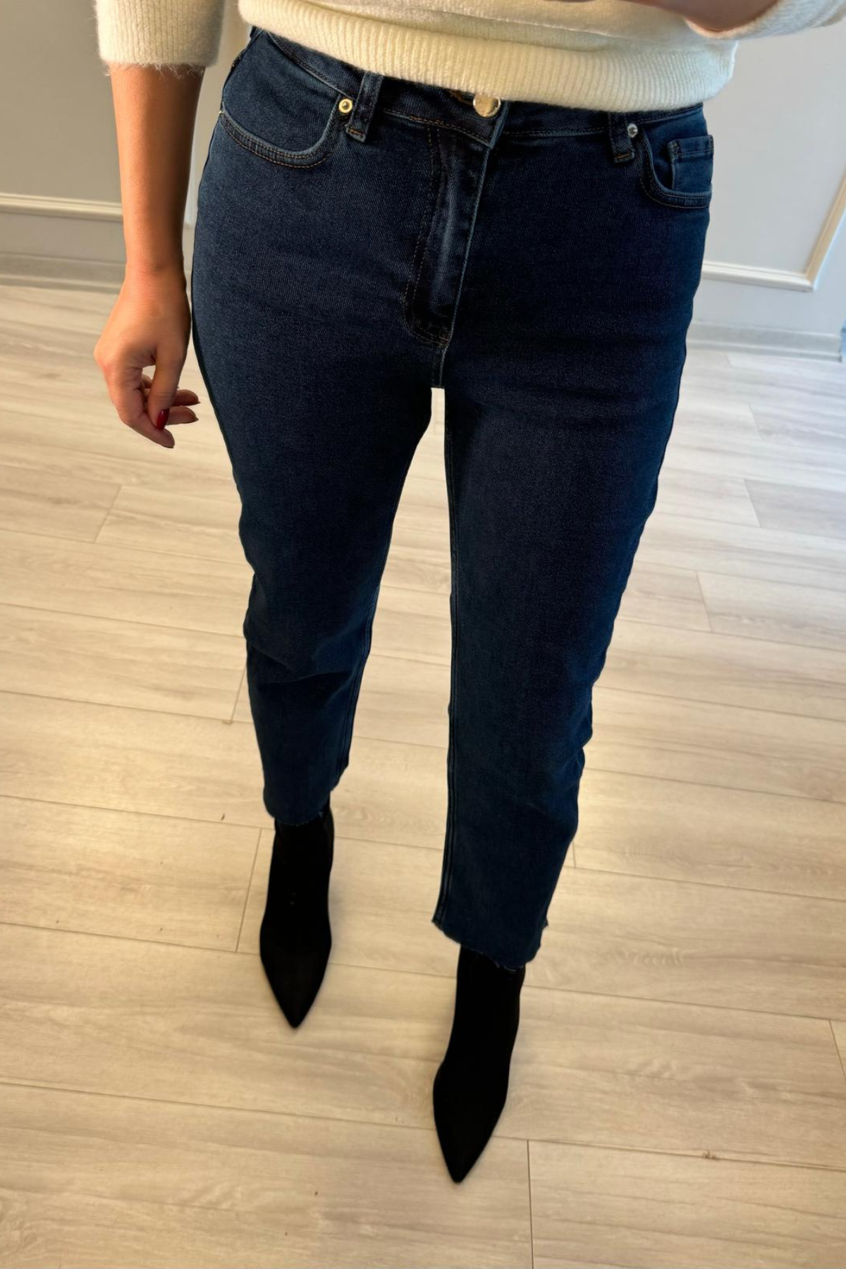 Kesik Paça Likralı Mom-Fit Jean Lacivert