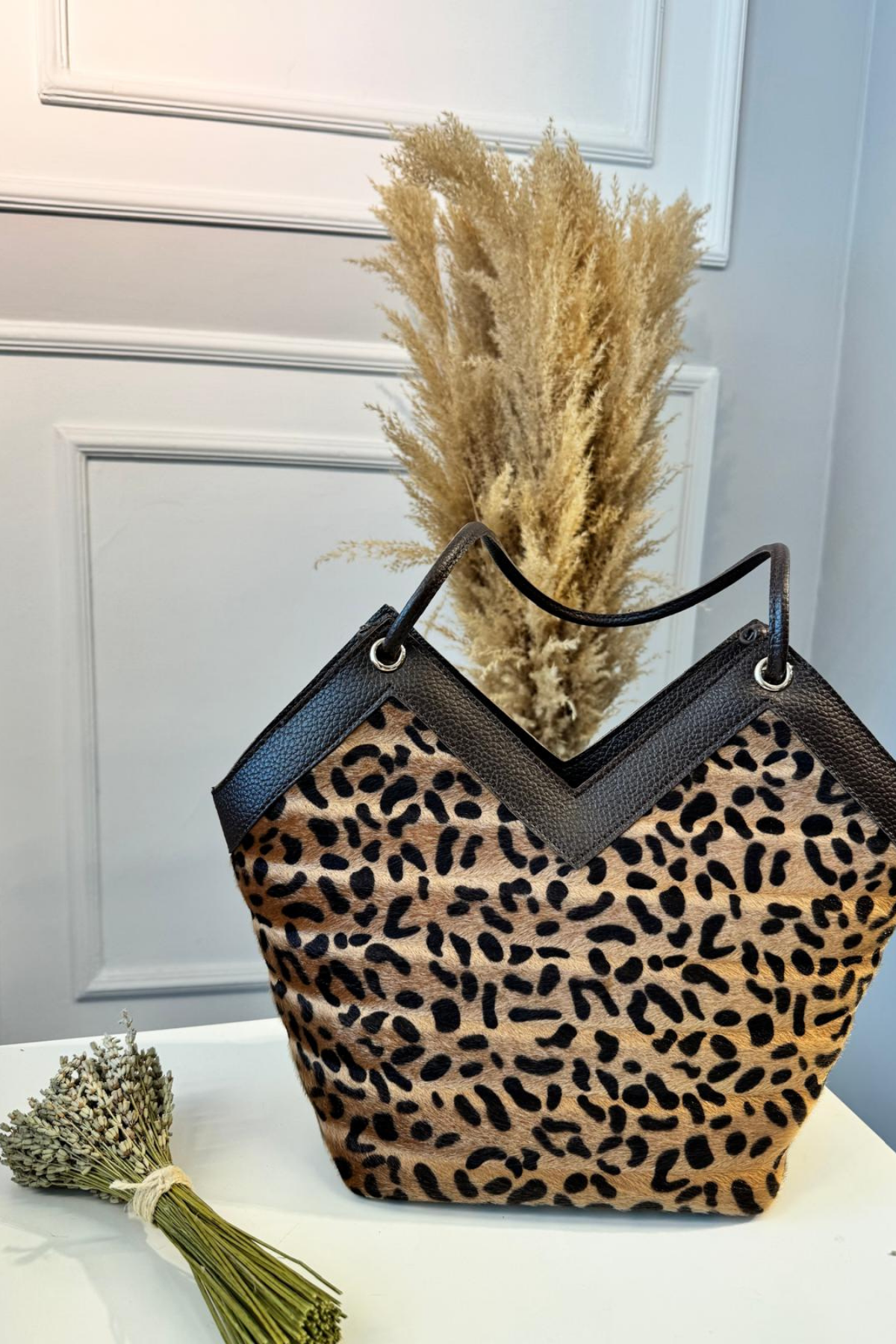 V Model Omuz Çantası Leopar Desenli