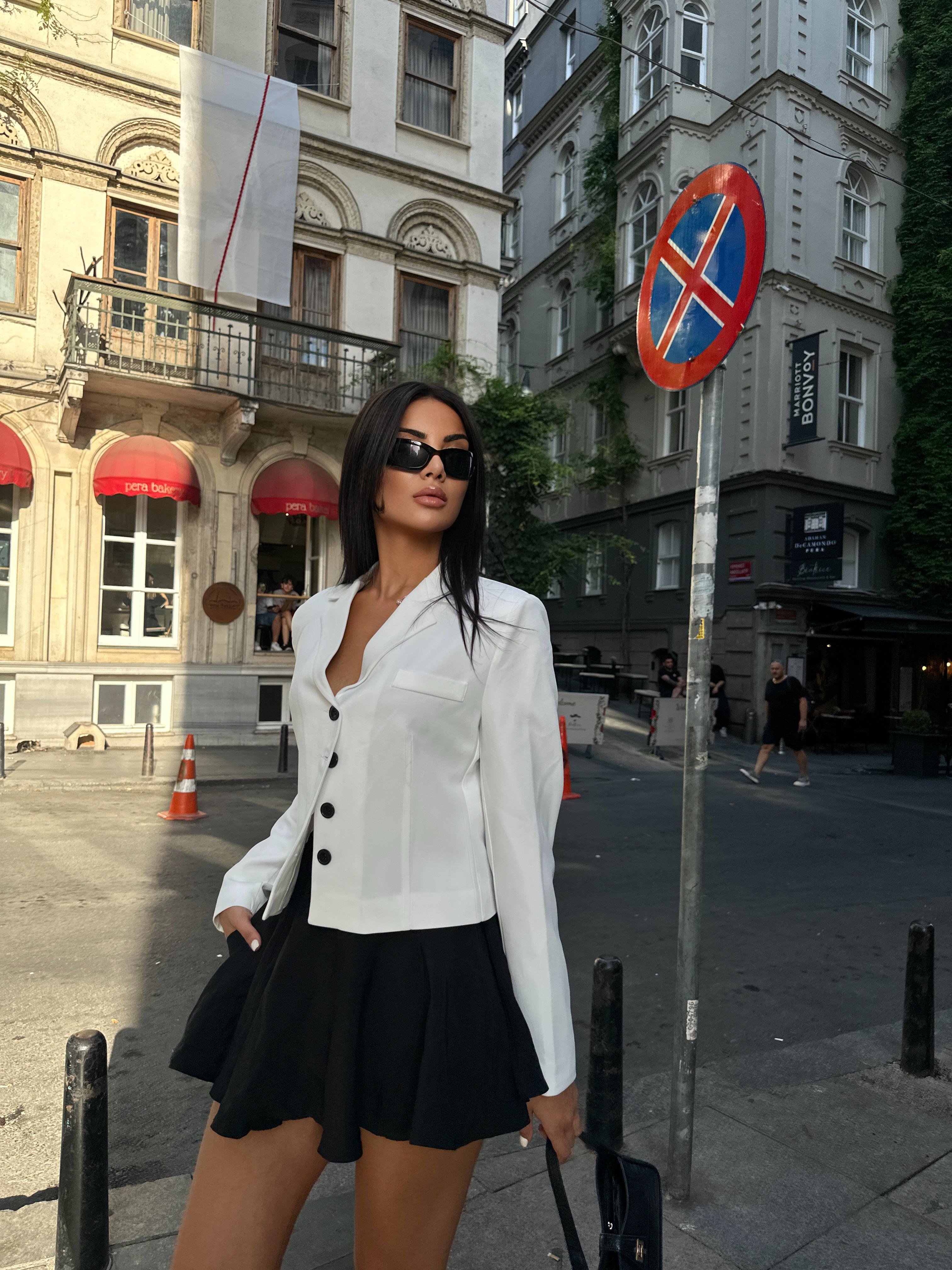 Kadın Kruvaze Yaka Double Kumaş Kısa Beyaz Blazer Ceket