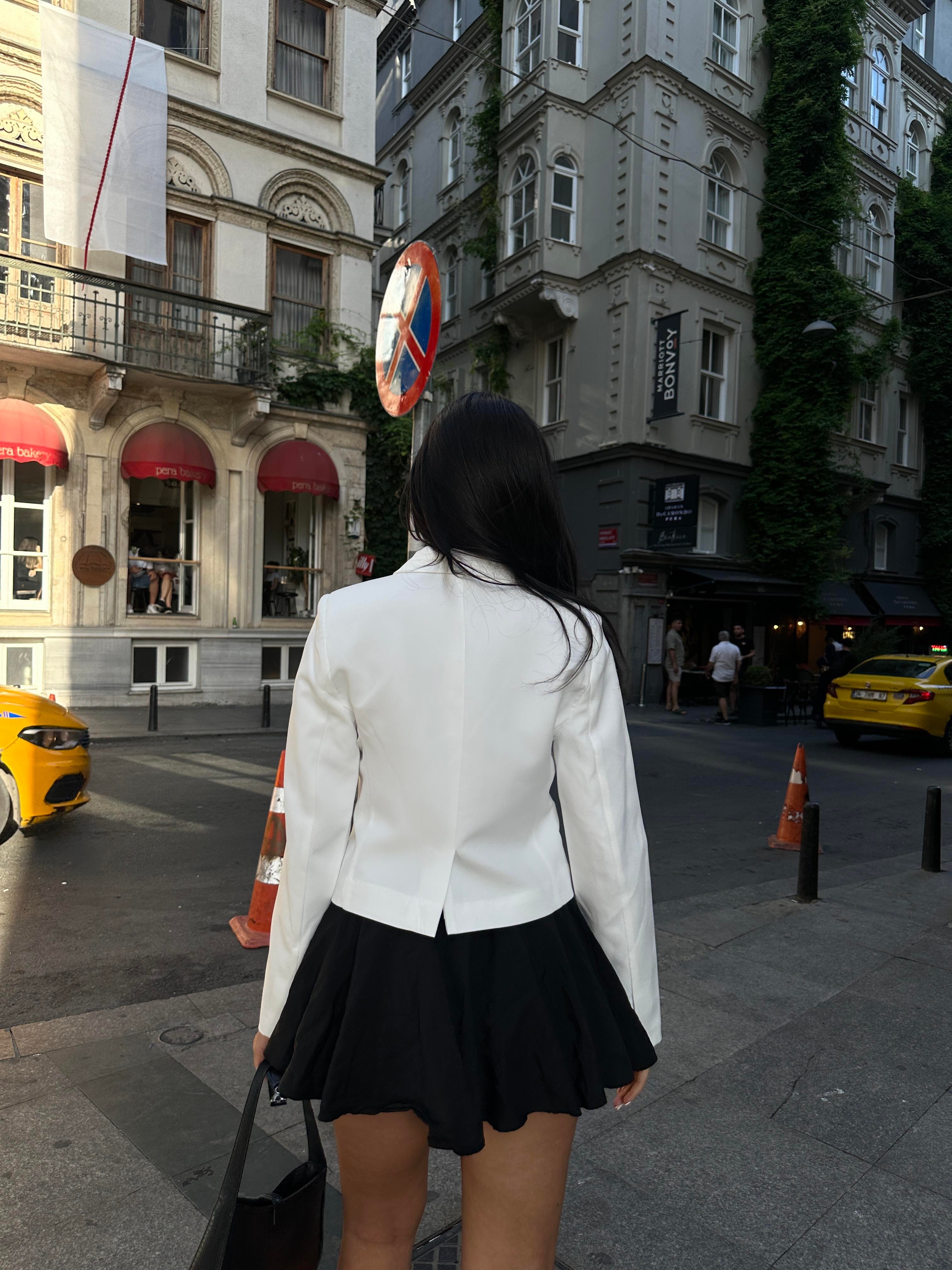 Kadın Kruvaze Yaka Double Kumaş Kısa Beyaz Blazer Ceket