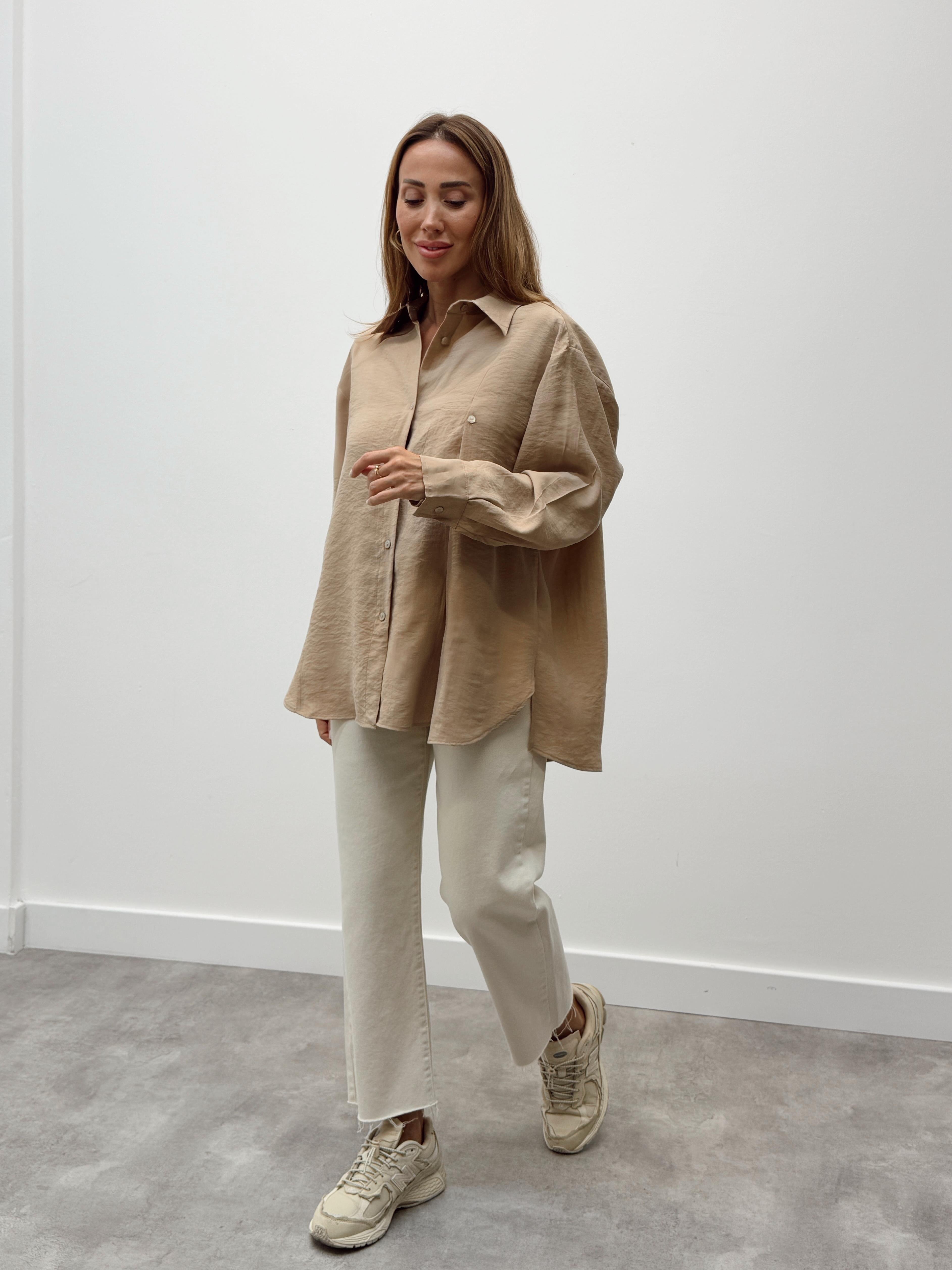 Kadın Yırtmaçlı Oversize Bej Gömlek 