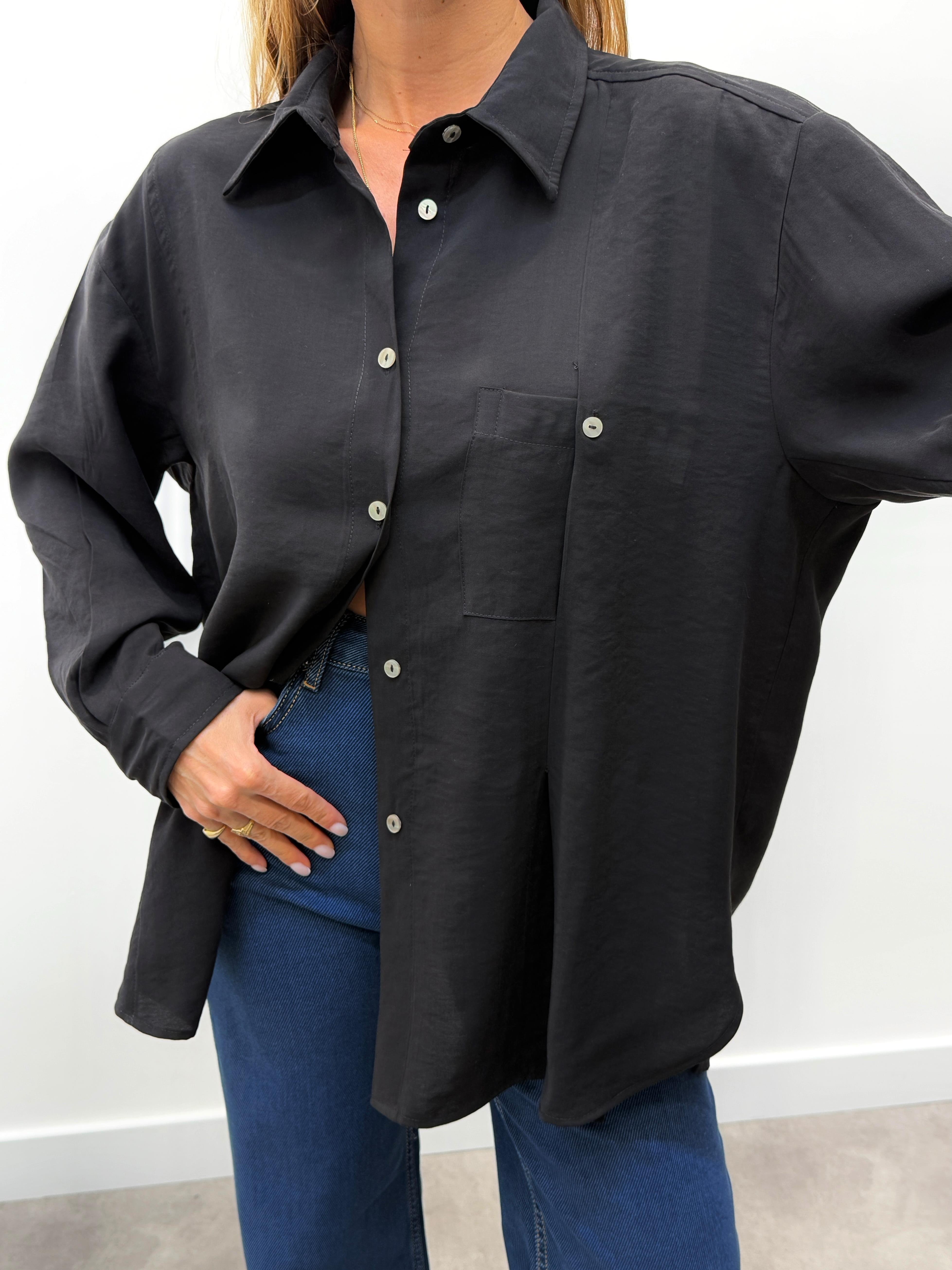 Kadın Yırtmaçlı Oversize Siyah Gömlek 