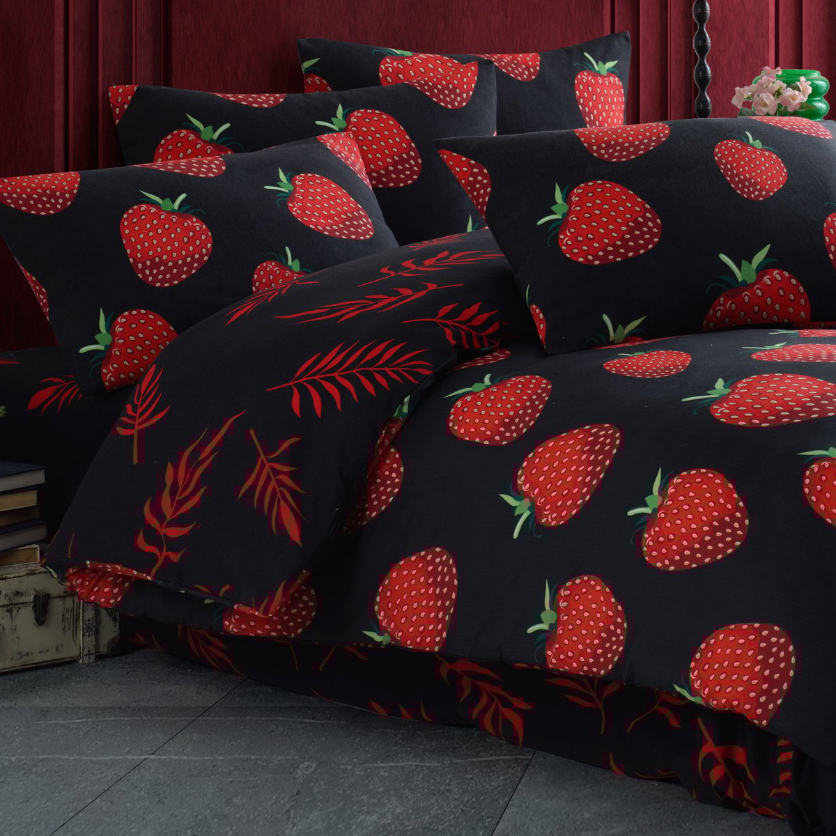 Çilek Desenli Çift Kişilik Nevresim Takımı