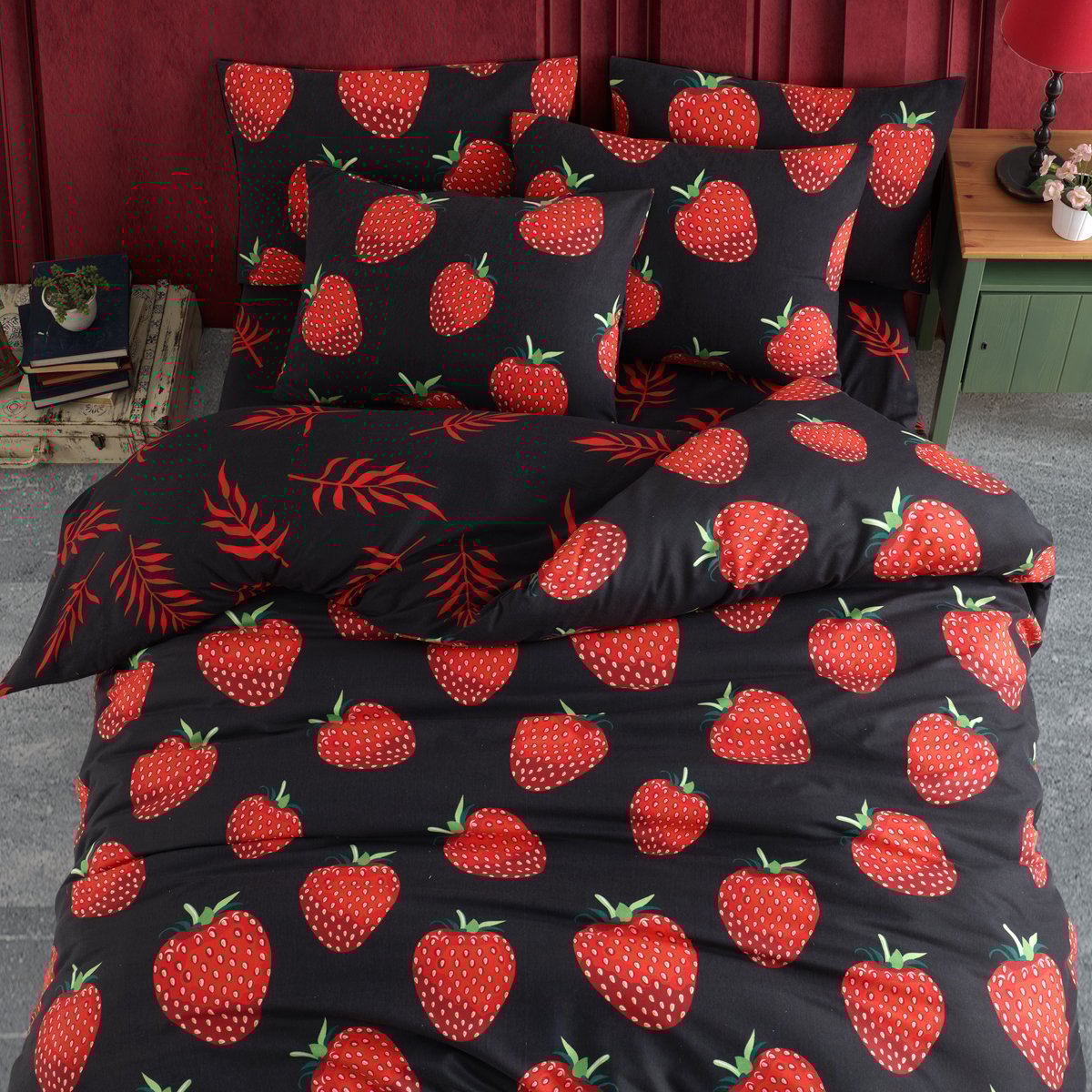 Çilek Desenli Çift Kişilik Nevresim Takımı