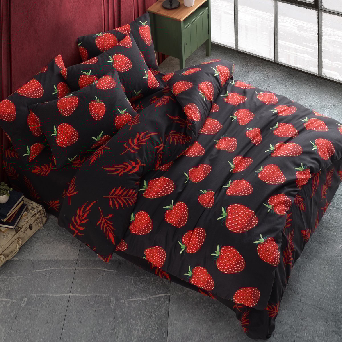 Çilek Desenli Çift Kişilik Nevresim Takımı