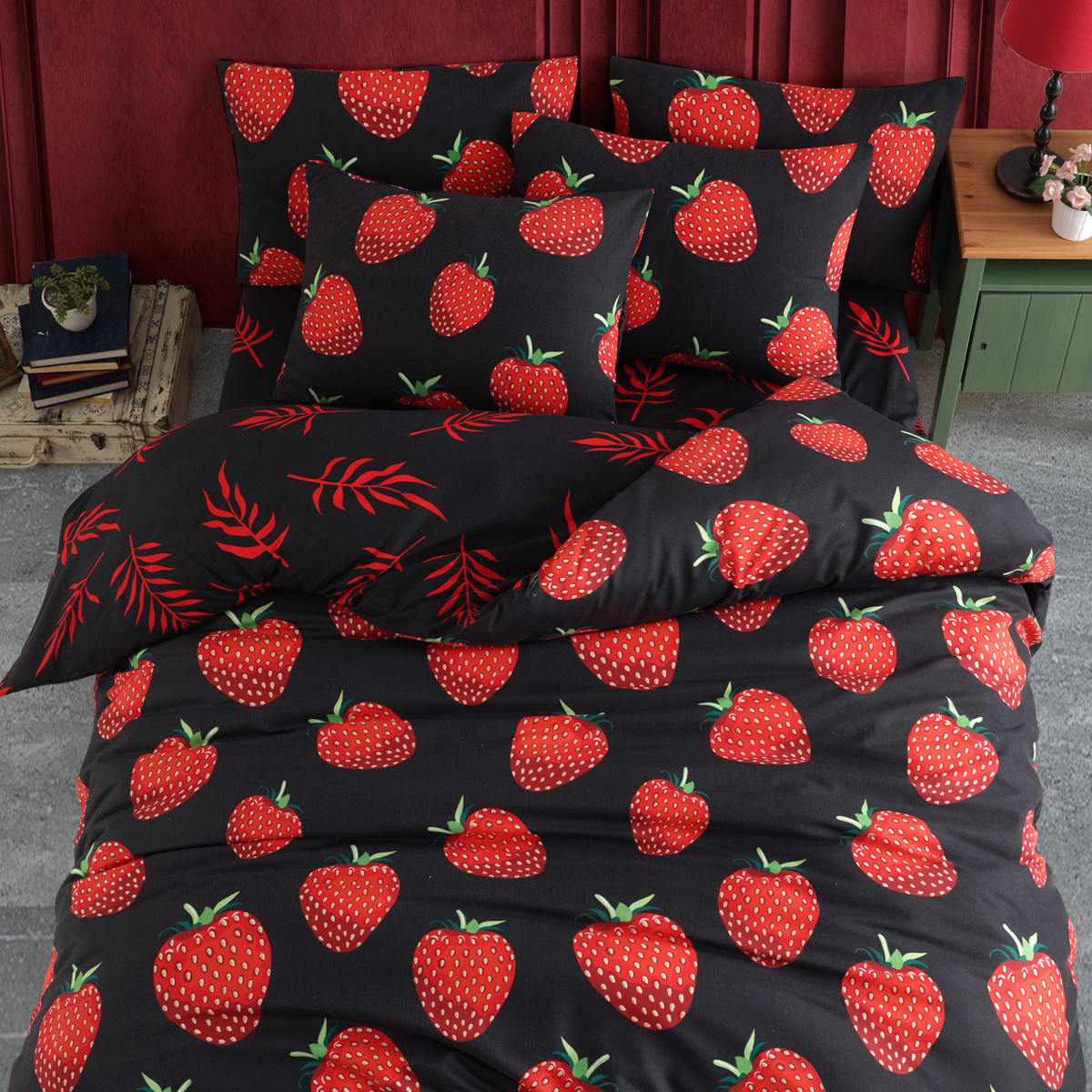 Çilek Desenli Tek Kişilik Nevresim Takımı