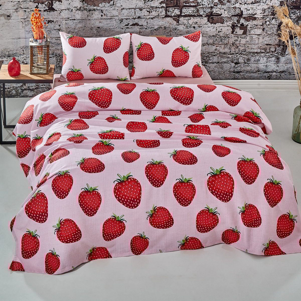 Çilek Desenli Tek Kişilik Pike Takımı Pembe